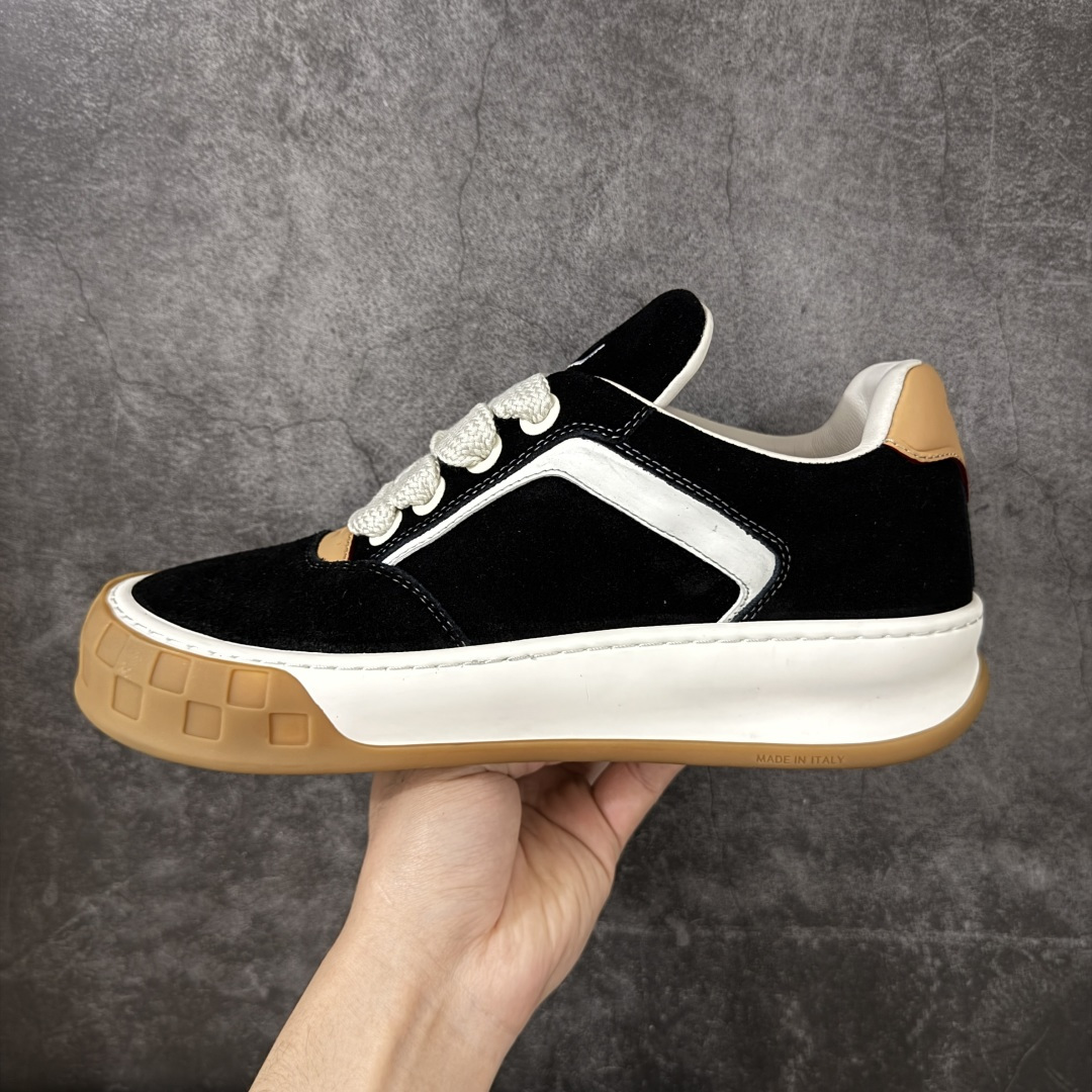 图片[2]-【XC礼盒版】LV 路易威登LOUIS VUITTON Tilted Low Sneakers 倾斜系列低帮复古休闲运动文化百搭板鞋 2026早春款板鞋 LV爆款饼干鞋 现货供应 市场第一梯队品质 细节正确版 广东原产 升级原楦型开发纸版 厚实抽屉礼品鞋盒及包装说明书防尘布袋物件(附送官方快递加固牛皮纸外盒!!)#采用Monogram 丹宁布鞋面材质#鞋垫嵌入软脚感EVA物料#后跟耐弯折滴塑支撑片#全新开发TPR光泽组合隔色鞋底❗ 尺码：38 39 40 41 42 43 44 45-选品中心