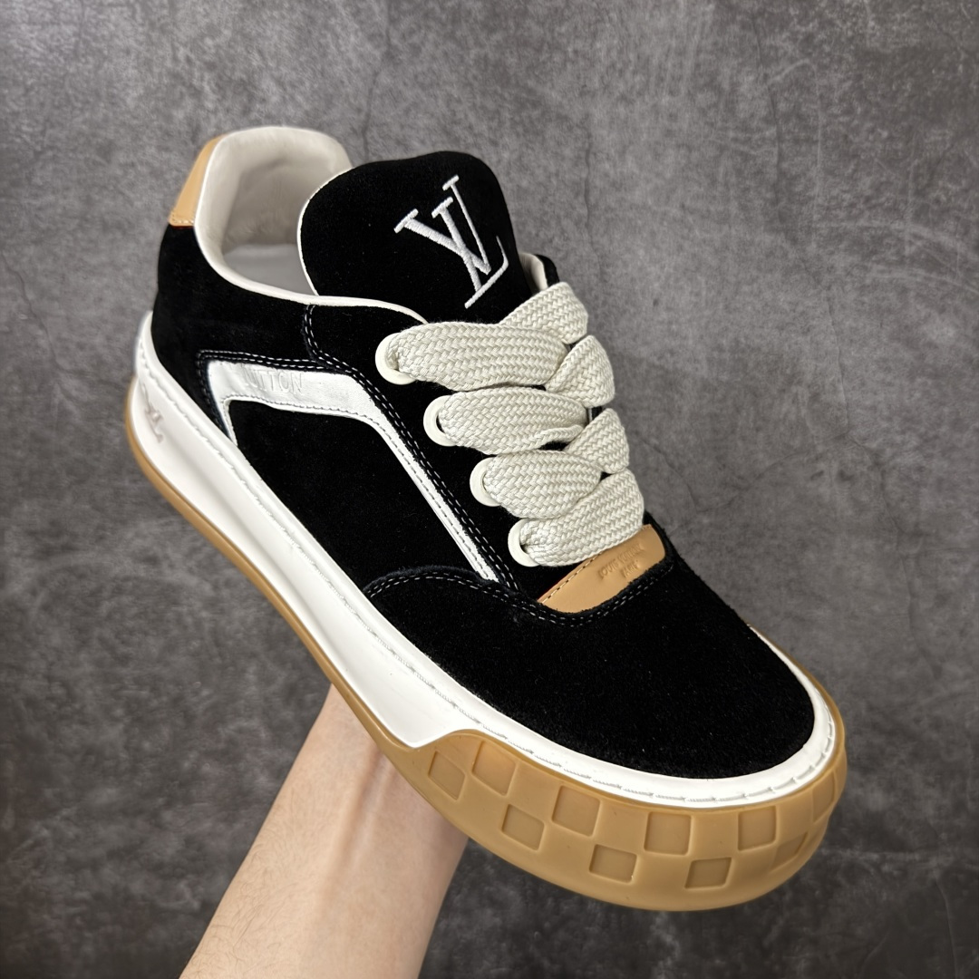 图片[3]-【XC礼盒版】LV 路易威登LOUIS VUITTON Tilted Low Sneakers 倾斜系列低帮复古休闲运动文化百搭板鞋 2026早春款板鞋 LV爆款饼干鞋 现货供应 市场第一梯队品质 细节正确版 广东原产 升级原楦型开发纸版 厚实抽屉礼品鞋盒及包装说明书防尘布袋物件(附送官方快递加固牛皮纸外盒!!)#采用Monogram 丹宁布鞋面材质#鞋垫嵌入软脚感EVA物料#后跟耐弯折滴塑支撑片#全新开发TPR光泽组合隔色鞋底❗ 尺码：38 39 40 41 42 43 44 45-选品中心