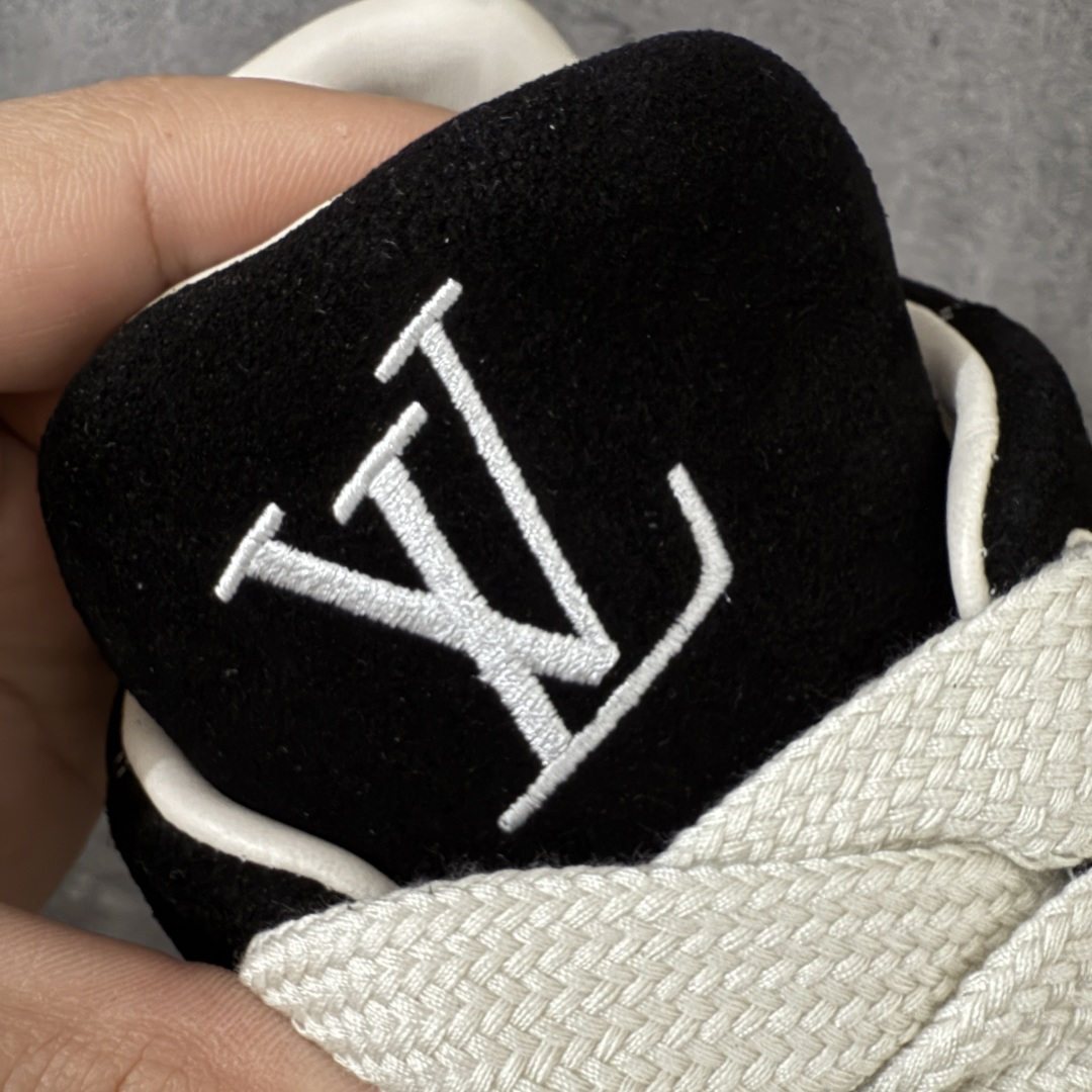 图片[6]-【XC礼盒版】LV 路易威登LOUIS VUITTON Tilted Low Sneakers 倾斜系列低帮复古休闲运动文化百搭板鞋 2026早春款板鞋 LV爆款饼干鞋 现货供应 市场第一梯队品质 细节正确版 广东原产 升级原楦型开发纸版 厚实抽屉礼品鞋盒及包装说明书防尘布袋物件(附送官方快递加固牛皮纸外盒!!)#采用Monogram 丹宁布鞋面材质#鞋垫嵌入软脚感EVA物料#后跟耐弯折滴塑支撑片#全新开发TPR光泽组合隔色鞋底❗ 尺码：38 39 40 41 42 43 44 45-选品中心