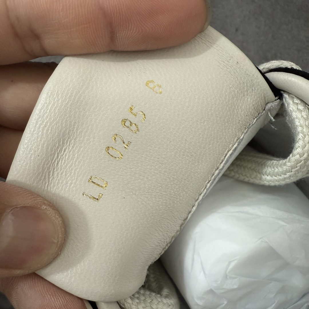 图片[7]-【XC礼盒版】LV 路易威登LOUIS VUITTON Tilted Low Sneakers 倾斜系列低帮复古休闲运动文化百搭板鞋 2026早春款板鞋 LV爆款饼干鞋 现货供应 市场第一梯队品质 细节正确版 广东原产 升级原楦型开发纸版 厚实抽屉礼品鞋盒及包装说明书防尘布袋物件(附送官方快递加固牛皮纸外盒!!)#采用Monogram 丹宁布鞋面材质#鞋垫嵌入软脚感EVA物料#后跟耐弯折滴塑支撑片#全新开发TPR光泽组合隔色鞋底❗ 尺码：38 39 40 41 42 43 44 45-选品中心