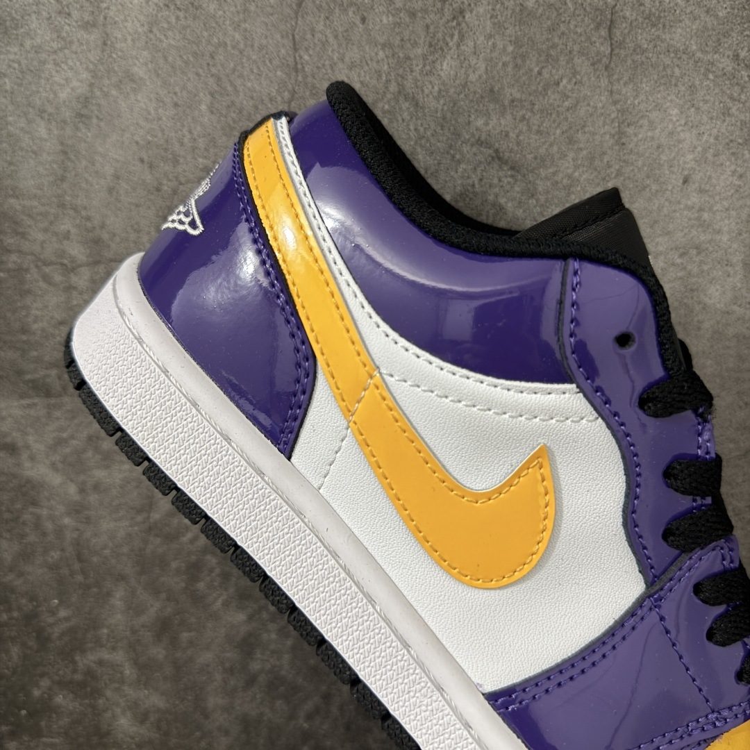 图片[7]-【H11纯原】Nike Air Jordan 1 Low SE AJ1舒适贴合 防滑耐磨 低帮 复古篮球鞋 男女同款 白紫黄 货号：IQ9389-547 H11纯原外贸平台特供订单 全套原纸板楦头开发 原厂特供材料配套加持 确保原汁原味 完美呈现版型 原档数据独家私模大底 男女鞋同步官方开发至47.5 原装进口轻量化鞋垫 进口港宝加持 后跟自然饱满 还原公司包裹性 鞋面采用原装数据贴合技术 全方位贴合包裹脚型 鞋跟部鞋底牵引设计 提供强大的抓地性能 更适应不同实战场地路面 尺码：35.5 36 36.5 37.5 38 38.5 39 40 40.5 41 42 42.5 43 44 45 46 47.5-选品中心