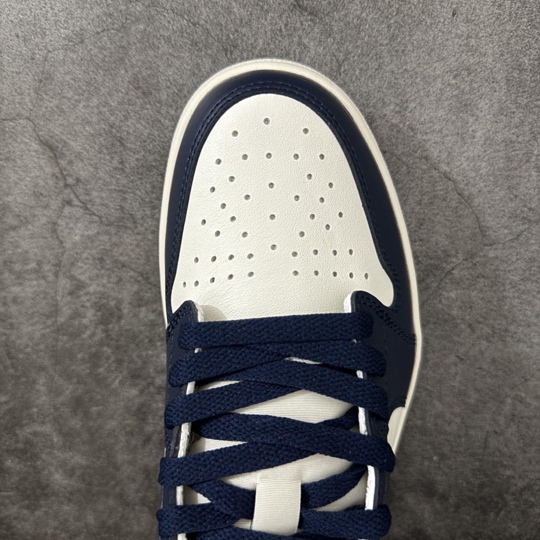 图片[5]-【H11纯原】Nike Air Jordan 1 Low OG AJ1舒适贴合 防滑耐磨 低帮 复古篮球鞋 男女同款 黑曜石 黑白蓝 货号：CZ0790-400 H11纯原外贸平台特供订单 全套原纸板楦头开发 原厂特供材料配套加持 确保原汁原味 完美呈现版型 原档数据独家私模大底 男女鞋同步官方开发至47.5 原装进口轻量化鞋垫 进口港宝加持 后跟自然饱满 还原公司包裹性 鞋面采用原装数据贴合技术 全方位贴合包裹脚型 鞋跟部鞋底牵引设计 提供强大的抓地性能 更适应不同实战场地路面 尺码：35.5 36 36.5 37.5 38 38.5 39 40 40.5 41 42 42.5 43 44 45 46 47.5-选品中心