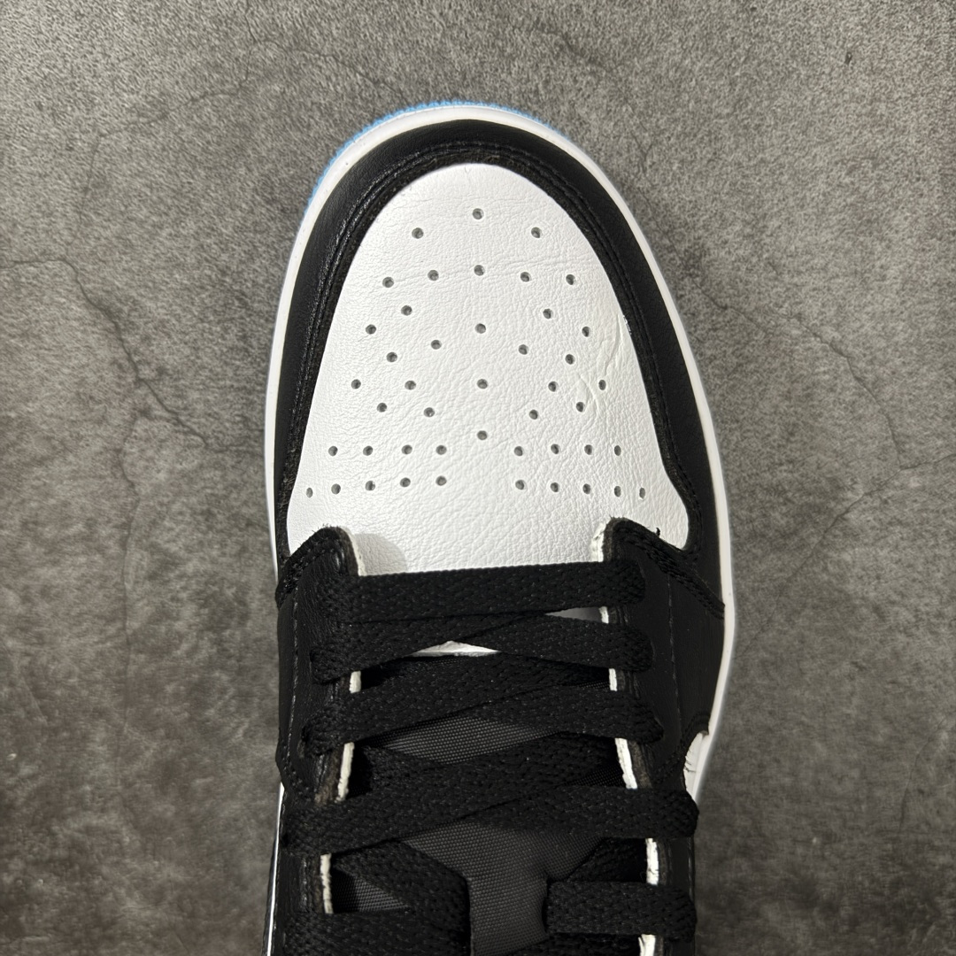 图片[5]-【H11纯原】Nike Air Jordan 1 Low OG AJ1舒适贴合 防滑耐磨 低帮 复古篮球鞋 男女同款 黑曜石 黑白蓝 货号：CZ0790-104 H11纯原外贸平台特供订单 全套原纸板楦头开发 原厂特供材料配套加持 确保原汁原味 完美呈现版型 原档数据独家私模大底 男女鞋同步官方开发至47.5 原装进口轻量化鞋垫 进口港宝加持 后跟自然饱满 还原公司包裹性 鞋面采用原装数据贴合技术 全方位贴合包裹脚型 鞋跟部鞋底牵引设计 提供强大的抓地性能 更适应不同实战场地路面 尺码：35.5 36 36.5 37.5 38 38.5 39 40 40.5 41 42 42.5 43 44 45 46 47.5-选品中心