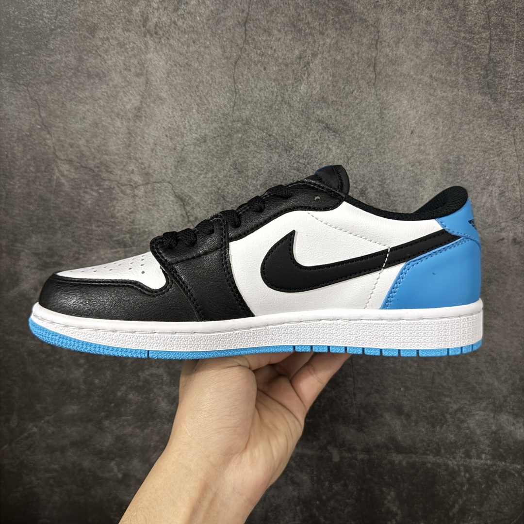 图片[2]-【H11纯原】Nike Air Jordan 1 Low OG AJ1舒适贴合 防滑耐磨 低帮 复古篮球鞋 男女同款 黑曜石 黑白蓝 货号：CZ0790-104 H11纯原外贸平台特供订单 全套原纸板楦头开发 原厂特供材料配套加持 确保原汁原味 完美呈现版型 原档数据独家私模大底 男女鞋同步官方开发至47.5 原装进口轻量化鞋垫 进口港宝加持 后跟自然饱满 还原公司包裹性 鞋面采用原装数据贴合技术 全方位贴合包裹脚型 鞋跟部鞋底牵引设计 提供强大的抓地性能 更适应不同实战场地路面 尺码：35.5 36 36.5 37.5 38 38.5 39 40 40.5 41 42 42.5 43 44 45 46 47.5-选品中心
