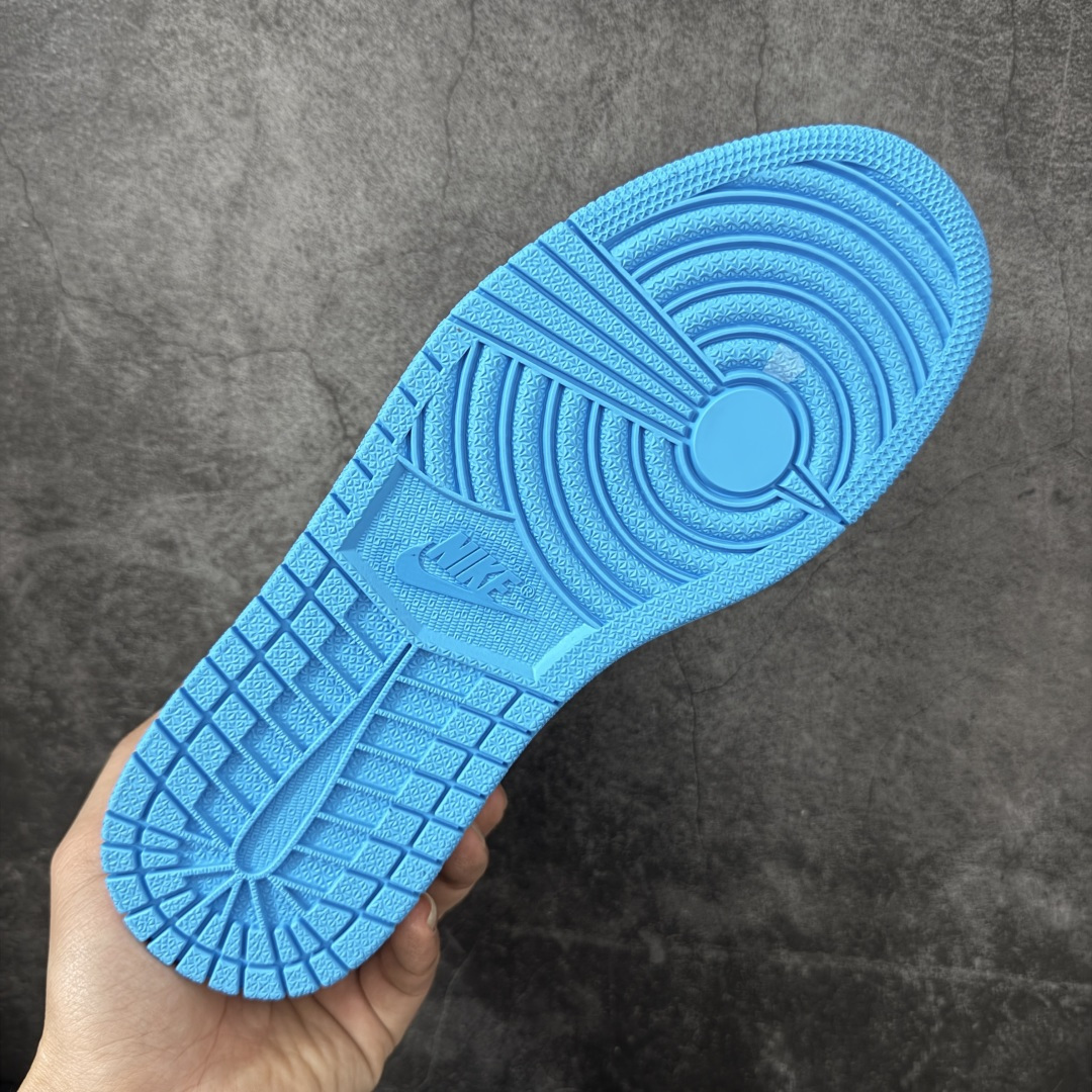 图片[9]-【H11纯原】Nike Air Jordan 1 Low OG AJ1舒适贴合 防滑耐磨 低帮 复古篮球鞋 男女同款 黑曜石 黑白蓝 货号：CZ0790-104 H11纯原外贸平台特供订单 全套原纸板楦头开发 原厂特供材料配套加持 确保原汁原味 完美呈现版型 原档数据独家私模大底 男女鞋同步官方开发至47.5 原装进口轻量化鞋垫 进口港宝加持 后跟自然饱满 还原公司包裹性 鞋面采用原装数据贴合技术 全方位贴合包裹脚型 鞋跟部鞋底牵引设计 提供强大的抓地性能 更适应不同实战场地路面 尺码：35.5 36 36.5 37.5 38 38.5 39 40 40.5 41 42 42.5 43 44 45 46 47.5-选品中心