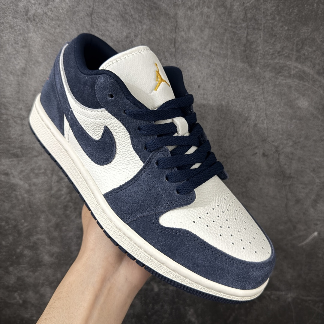 图片[3]-【H11纯原】Nike Air Jordan 1 Low OG AJ1舒适贴合 防滑耐磨 低帮 复古篮球鞋 男女同款 白蓝 货号：IO7448-400 H11纯原外贸平台特供订单 全套原纸板楦头开发 原厂特供材料配套加持 确保原汁原味 完美呈现版型 原档数据独家私模大底 男女鞋同步官方开发至47.5 原装进口轻量化鞋垫 进口港宝加持 后跟自然饱满 还原公司包裹性 鞋面采用原装数据贴合技术 全方位贴合包裹脚型 鞋跟部鞋底牵引设计 提供强大的抓地性能 更适应不同实战场地路面 尺码：35.5 36 36.5 37.5 38 38.5 39 40 40.5 41 42 42.5 43 44 45 46 47.5-选品中心