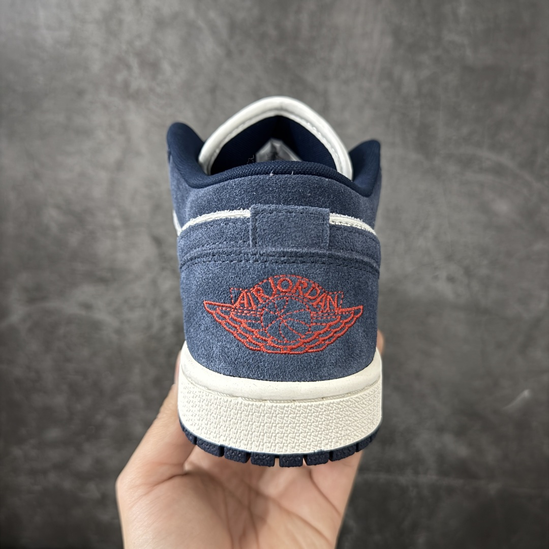 图片[4]-【H11纯原】Nike Air Jordan 1 Low OG AJ1舒适贴合 防滑耐磨 低帮 复古篮球鞋 男女同款 白蓝 货号：IO7448-400 H11纯原外贸平台特供订单 全套原纸板楦头开发 原厂特供材料配套加持 确保原汁原味 完美呈现版型 原档数据独家私模大底 男女鞋同步官方开发至47.5 原装进口轻量化鞋垫 进口港宝加持 后跟自然饱满 还原公司包裹性 鞋面采用原装数据贴合技术 全方位贴合包裹脚型 鞋跟部鞋底牵引设计 提供强大的抓地性能 更适应不同实战场地路面 尺码：35.5 36 36.5 37.5 38 38.5 39 40 40.5 41 42 42.5 43 44 45 46 47.5-选品中心