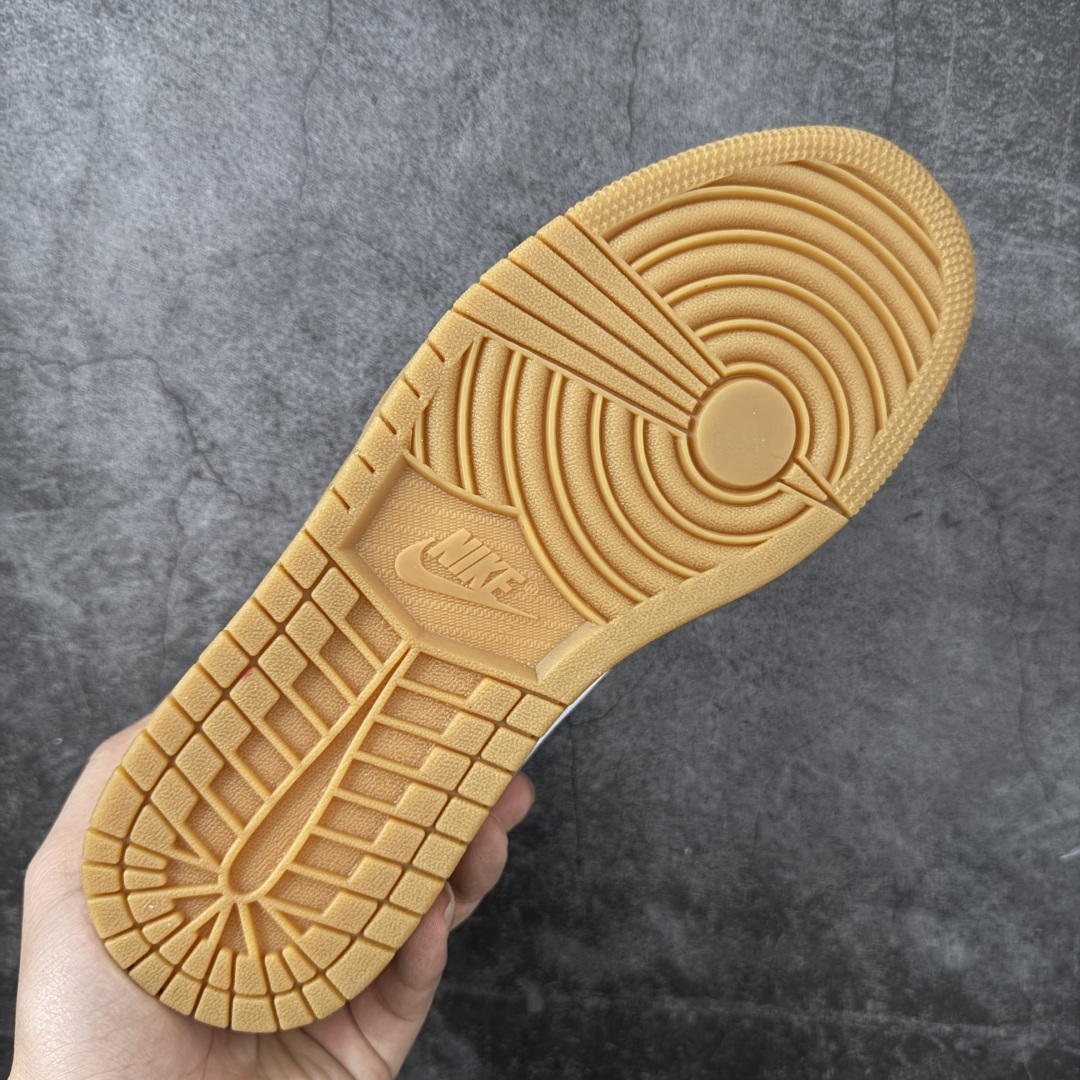 图片[9]-【H11纯原】Nike Air Jordan 1 Low OG AJ1舒适贴合 防滑耐磨 低帮 复古篮球鞋 男女同款 粉白生胶 货号：DC0774-601 H11纯原外贸平台特供订单 全套原纸板楦头开发 原厂特供材料配套加持 确保原汁原味 完美呈现版型 原档数据独家私模大底 男女鞋同步官方开发至47.5 原装进口轻量化鞋垫 进口港宝加持 后跟自然饱满 还原公司包裹性 鞋面采用原装数据贴合技术 全方位贴合包裹脚型 鞋跟部鞋底牵引设计 提供强大的抓地性能 更适应不同实战场地路面 尺码：35.5 36 36.5 37.5 38 38.5 39 40 40.5 41 42 42.5 43 44 45 46 47.5-选品中心