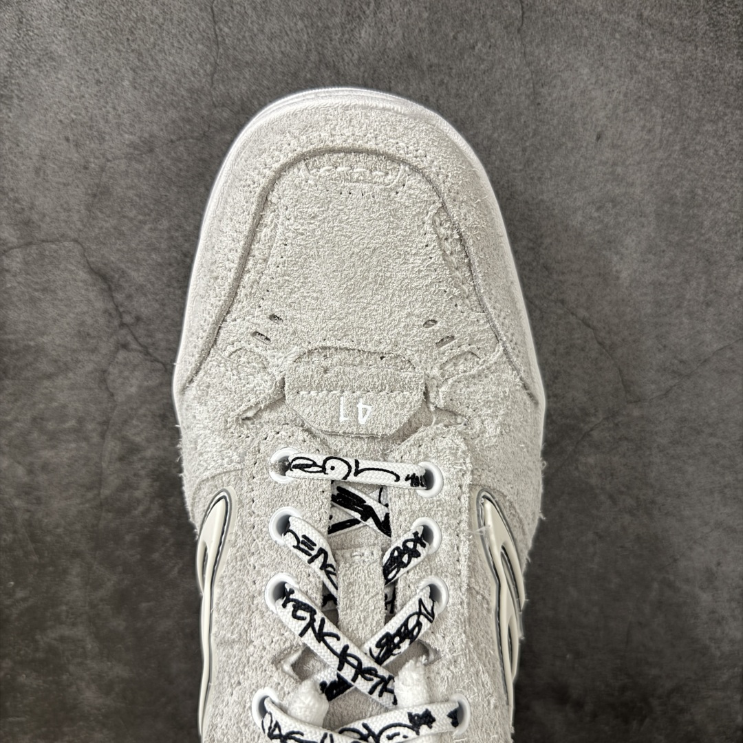 图片[5]-【XA纯原版】Balenciaga Hamptons Worn-Out 巴黎世家十八18代 涤纶（聚酯纤维）牛皮革 圆头系带 低帮 生活休闲鞋板鞋 全套原纸板楦头开发 最原汁原味的灵魂版型 全鞋荧光划线卡点 胶水把控整洁度追求极致完美 每一双都是工艺品 多重QC质检 超越公司货的品控标准 实实在在的免检产品 原盒原配 正确字体电绣 粗细、位置、大小正确 侧边TPU 透气孔匹配意产原版 正确分离大底 TPU软底 原版一致大底LOGO 立体感十足 原厂皮料水洗做旧 采购原厂网纱 偏大一码 尺码：35 36 37 38 39 40 41 42 43 44 45 46-选品中心