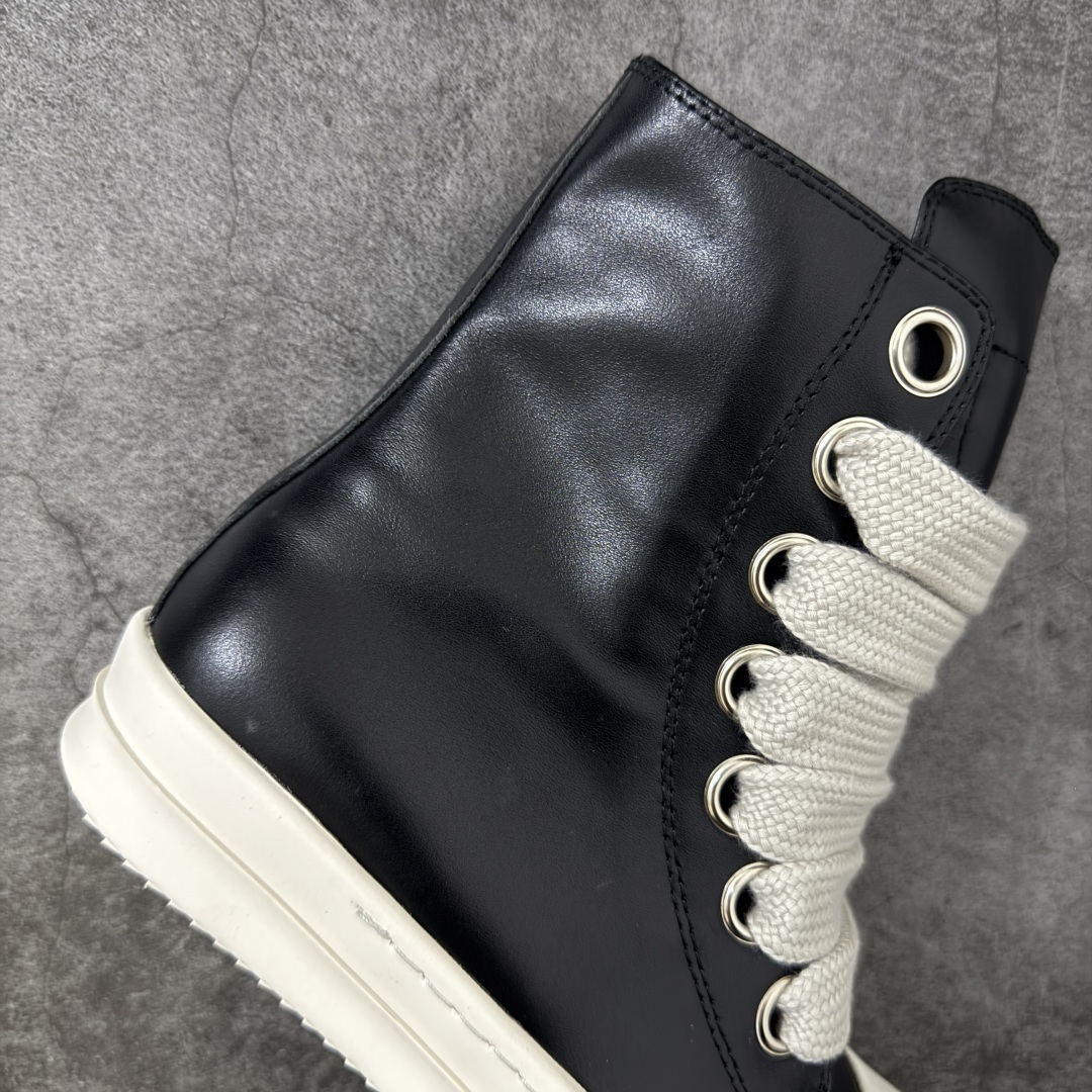图片[7]-【YS纯原】广奢高端货 · Rick Owens DRKSHDW Ro经典高帮粗绑带鞋 ✦ DRKSHDW 支线标志性低帮轮廓 ✦ 新版底模，比例自然协调 ✦ 整体风格克制耐看，日常搭配度高 ✦ 鞋面采用斜纹帆布材质 ✦ 织纹密度与间距按原版规格还原 ✦ DRKSHDW 字体立体凸起，色差控制到位 ✦ 鞋型线条顺直，结构稳定不塌 ✦ 上脚舒适，通勤、日常均友好 ✦ 1：1 规格礼盒包装，整体分量扎实 ✦ 定制 Rick Owens 保护盒 ✦ 日文 / 英文双语配件卡片齐全 ✦ 鞋盒翻盖结构 ✦ 三标配置，正面与底部细节同步 ✦ 注重细节打磨，整体完成度高 尺码：38 39 40 41 42 43 44 45-选品中心