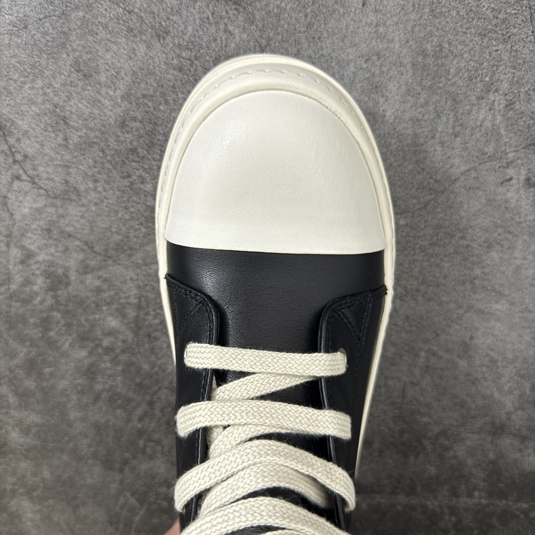 图片[5]-【YS纯原】广奢高端货 · Rick Owens DRKSHDW Ro经典低帮帆布鞋 ✦ DRKSHDW 支线标志性低帮轮廓 ✦ 新版底模，比例自然协调 ✦ 整体风格克制耐看，日常搭配度高 ✦ 鞋面采用斜纹帆布材质 ✦ 织纹密度与间距按原版规格还原 ✦ DRKSHDW 字体立体凸起，色差控制到位 ✦ 鞋型线条顺直，结构稳定不塌 ✦ 上脚舒适，通勤、日常均友好 ✦ 1：1 规格礼盒包装，整体分量扎实 ✦ 定制 Rick Owens 保护盒 ✦ 日文 / 英文双语配件卡片齐全 ✦ 鞋盒翻盖结构 ✦ 三标配置，正面与底部细节同步 ✦ 注重细节打磨，整体完成度高 尺码：38 39 40 41 42 43 44 45-选品中心