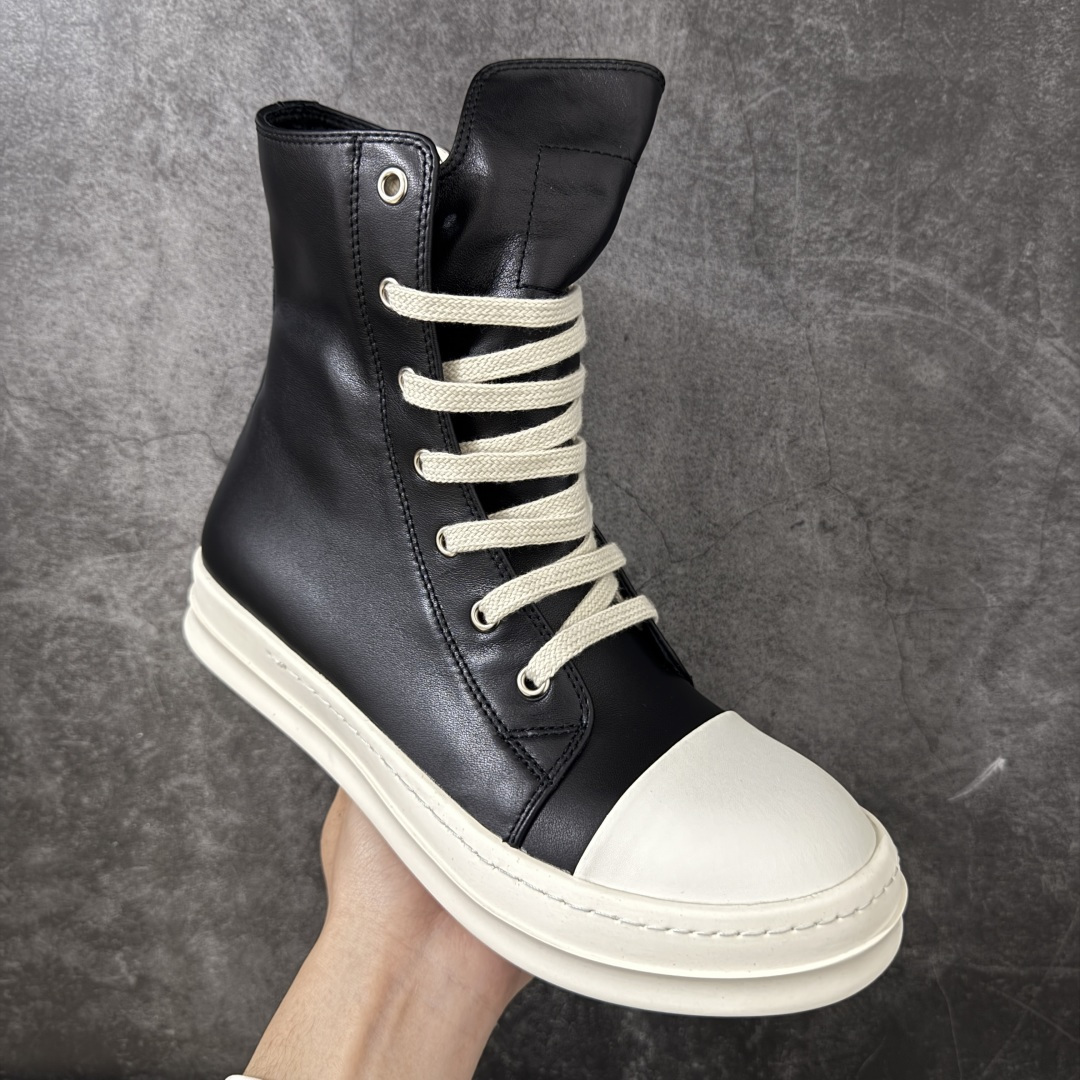 图片[3]-【YS纯原】广奢高端货 · Rick Owens DRKSHDW Ro经典低帮帆布鞋 ✦ DRKSHDW 支线标志性低帮轮廓 ✦ 新版底模，比例自然协调 ✦ 整体风格克制耐看，日常搭配度高 ✦ 鞋面采用斜纹帆布材质 ✦ 织纹密度与间距按原版规格还原 ✦ DRKSHDW 字体立体凸起，色差控制到位 ✦ 鞋型线条顺直，结构稳定不塌 ✦ 上脚舒适，通勤、日常均友好 ✦ 1：1 规格礼盒包装，整体分量扎实 ✦ 定制 Rick Owens 保护盒 ✦ 日文 / 英文双语配件卡片齐全 ✦ 鞋盒翻盖结构 ✦ 三标配置，正面与底部细节同步 ✦ 注重细节打磨，整体完成度高 尺码：38 39 40 41 42 43 44 45-选品中心