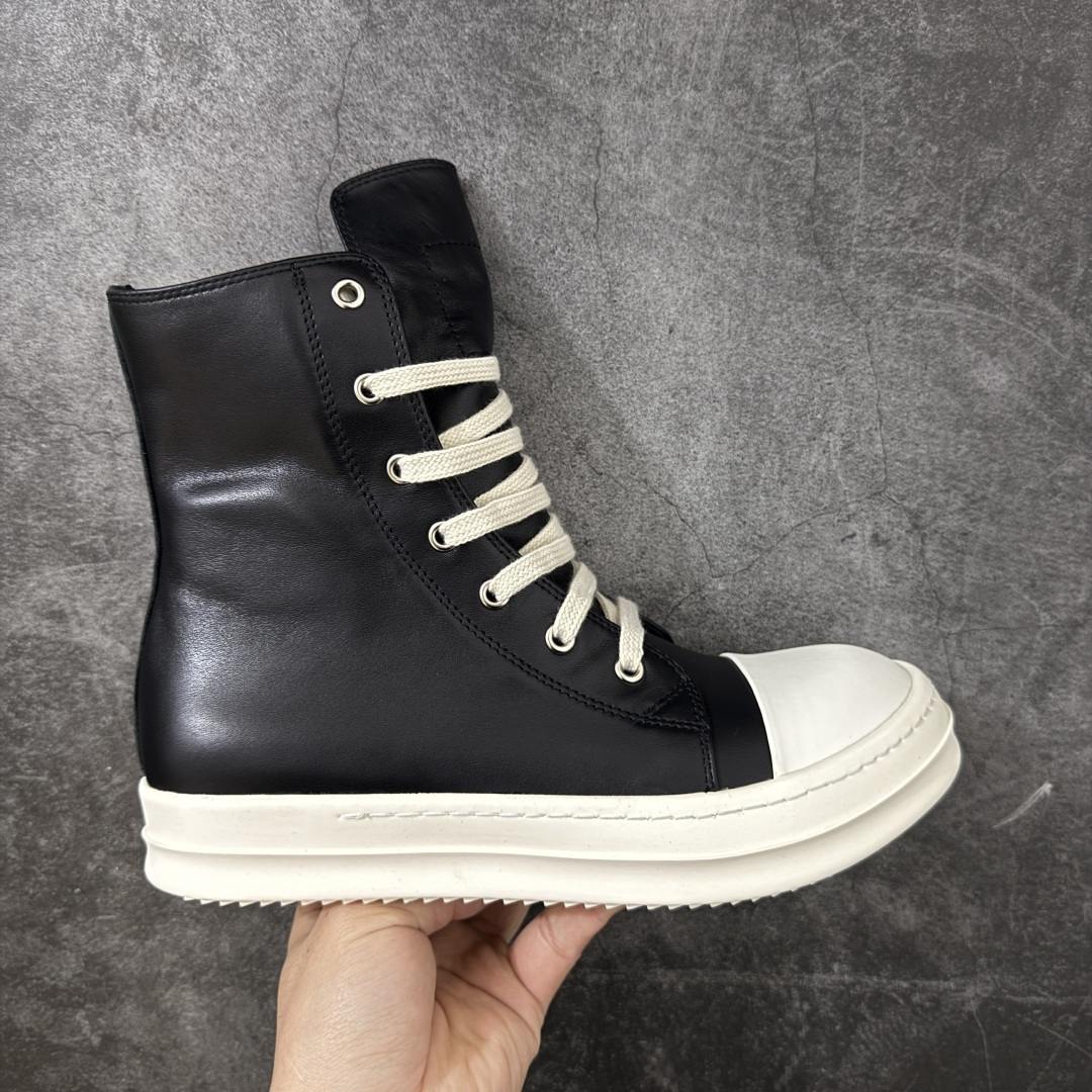 【YS纯原】广奢高端货 · Rick Owens DRKSHDW Ro经典低帮帆布鞋 ✦ DRKSHDW 支线标志性低帮轮廓 ✦ 新版底模，比例自然协调 ✦ 整体风格克制耐看，日常搭配度高 ✦ 鞋面采用斜纹帆布材质 ✦ 织纹密度与间距按原版规格还原 ✦ DRKSHDW 字体立体凸起，色差控制到位 ✦ 鞋型线条顺直，结构稳定不塌 ✦ 上脚舒适，通勤、日常均友好 ✦ 1：1 规格礼盒包装，整体分量扎实 ✦ 定制 Rick Owens 保护盒 ✦ 日文 / 英文双语配件卡片齐全 ✦ 鞋盒翻盖结构 ✦ 三标配置，正面与底部细节同步 ✦ 注重细节打磨，整体完成度高 尺码：38 39 40 41 42 43 44 45-选品中心