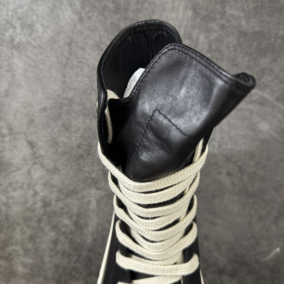 图片[8]-【YS纯原】广奢高端货 · Rick Owens DRKSHDW Ro经典低帮帆布鞋 ✦ DRKSHDW 支线标志性低帮轮廓 ✦ 新版底模，比例自然协调 ✦ 整体风格克制耐看，日常搭配度高 ✦ 鞋面采用斜纹帆布材质 ✦ 织纹密度与间距按原版规格还原 ✦ DRKSHDW 字体立体凸起，色差控制到位 ✦ 鞋型线条顺直，结构稳定不塌 ✦ 上脚舒适，通勤、日常均友好 ✦ 1：1 规格礼盒包装，整体分量扎实 ✦ 定制 Rick Owens 保护盒 ✦ 日文 / 英文双语配件卡片齐全 ✦ 鞋盒翻盖结构 ✦ 三标配置，正面与底部细节同步 ✦ 注重细节打磨，整体完成度高 尺码：38 39 40 41 42 43 44 45-选品中心