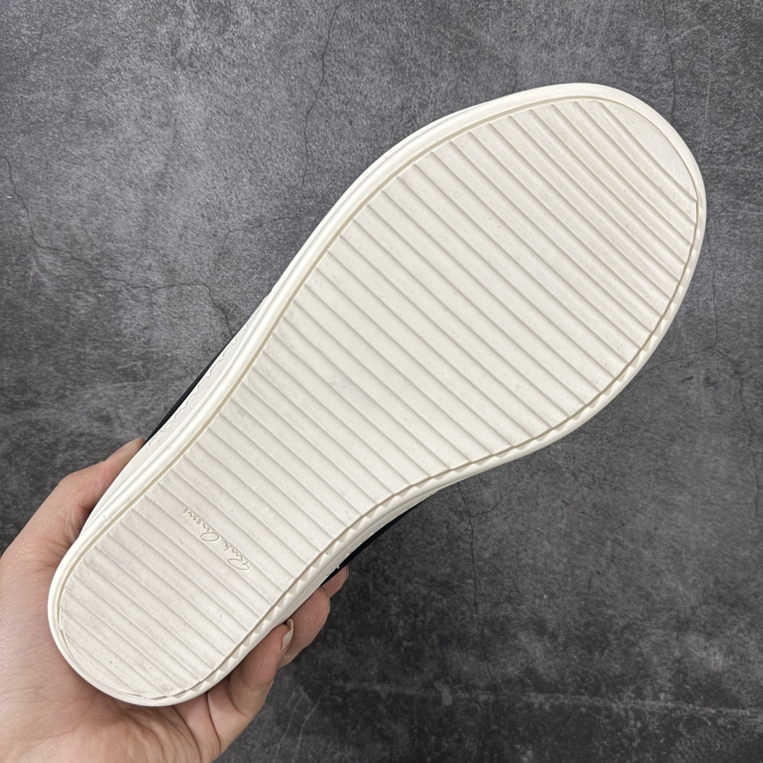 图片[9]-【YS纯原】广奢高端货 · Rick Owens DRKSHDW Ro经典低帮胖丁黑白粗绑带 ✦ DRKSHDW 支线标志性低帮轮廓 ✦ 新版底模，比例自然协调 ✦ 整体风格克制耐看，日常搭配度高 ✦ 鞋面采用斜纹帆布材质 ✦ 织纹密度与间距按原版规格还原 ✦ DRKSHDW 字体立体凸起，色差控制到位 ✦ 鞋型线条顺直，结构稳定不塌 ✦ 上脚舒适，通勤、日常均友好 ✦ 1：1 规格礼盒包装，整体分量扎实 ✦ 定制 Rick Owens 保护盒 ✦ 日文 / 英文双语配件卡片齐全 ✦ 鞋盒翻盖结构 ✦ 三标配置，正面与底部细节同步 ✦ 注重细节打磨，整体完成度高 尺码：38 39 40 41 42 43 44 45-选品中心