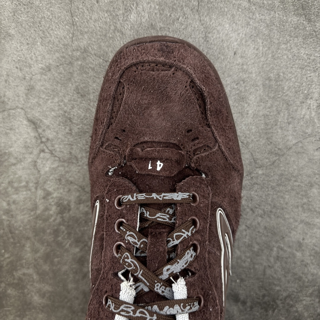 图片[5]-【XA纯原版】Balenciaga Hamptons Worn-Out 巴黎世家十八18代 涤纶（聚酯纤维）牛皮革 圆头系带 低帮 生活休闲鞋板鞋 全套原纸板楦头开发 最原汁原味的灵魂版型 全鞋荧光划线卡点 胶水把控整洁度追求极致完美 每一双都是工艺品 多重QC质检 超越公司货的品控标准 实实在在的免检产品 原盒原配 正确字体电绣 粗细、位置、大小正确 侧边TPU 透气孔匹配意产原版 正确分离大底 TPU软底 原版一致大底LOGO 立体感十足 原厂皮料水洗做旧 采购原厂网纱 偏大一码 尺码：35 36 37 38 39 40 41 42 43 44 45 46-选品中心