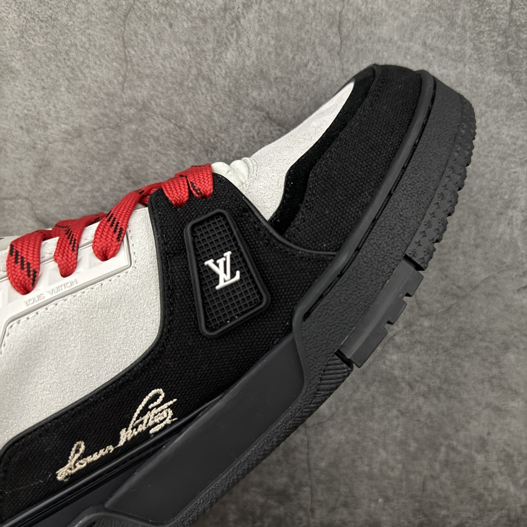 图片[6]-【YS纯原升级版 】 顶级莞产 路易威登 Louis Vuitton LV Trainer 系列 高奢运动鞋 牛皮革 ✦ 芯片配置，✦ 挂饰 NFC 芯片秒进官网 ✦ 同步 ZP 官网空胶工艺，结构逻辑一致 ✦ 正确胶片断点式设计，细节克制到位 ✦ 中底油印字母比例按原版还原 ✦ 1：1 原楦格板 / 楦头 / 刀磨 全新升级 ✦ 独家定制压纹麂皮，用料细腻耐看 ✦ 原版开模 TPU 大底 ✦ 脚感与质感取向偏原版 ✦ 代购指定高端版本 ✦ 全新升级 双盒礼盒 ✦ 全套配件齐全，整体完成度高 尺码：39–45-选品中心