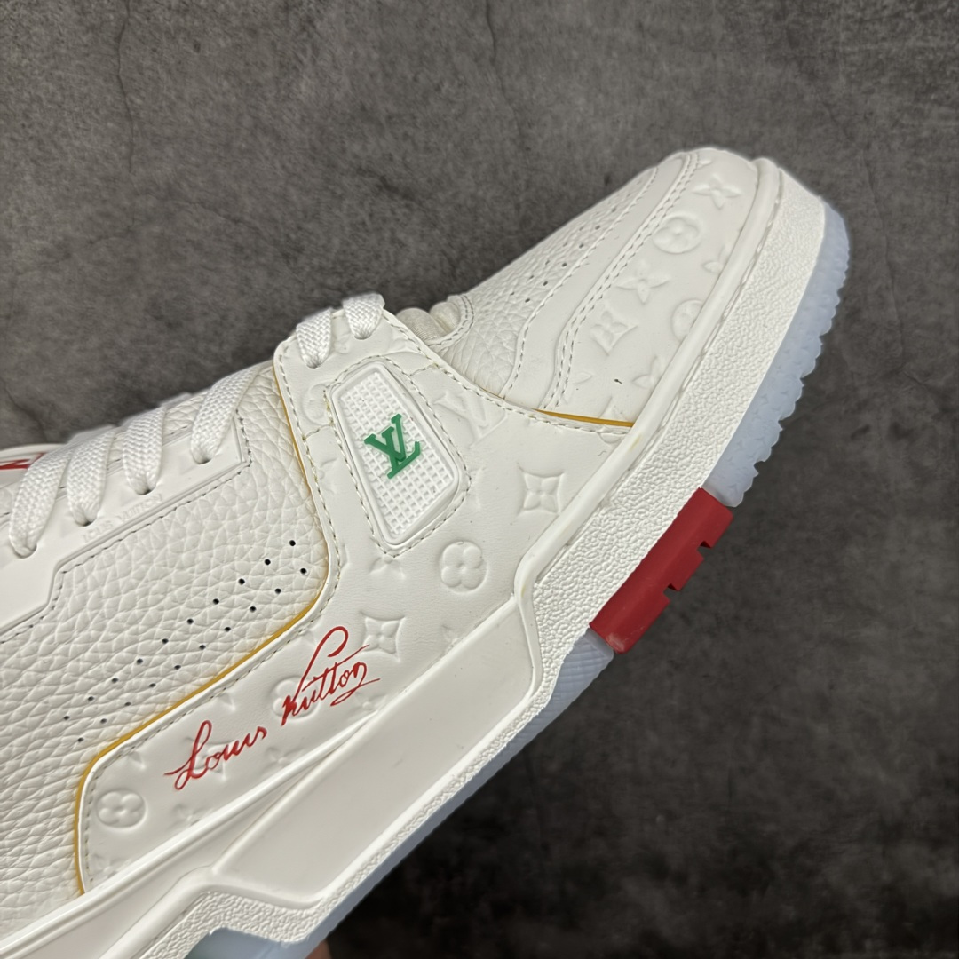 图片[6]-【YS纯原升级版 】 顶级莞产 路易威登 Louis Vuitton LV Trainer 系列 高奢运动鞋 牛皮革 ✦ 芯片配置，✦ 挂饰 NFC 芯片秒进官网 ✦ 同步 ZP 官网空胶工艺，结构逻辑一致 ✦ 正确胶片断点式设计，细节克制到位 ✦ 中底油印字母比例按原版还原 ✦ 1：1 原楦格板 / 楦头 / 刀磨 全新升级 ✦ 独家定制压纹麂皮，用料细腻耐看 ✦ 原版开模 TPU 大底 ✦ 脚感与质感取向偏原版 ✦ 代购指定高端版本 ✦ 全新升级 双盒礼盒 ✦ 全套配件齐全，整体完成度高 尺码：39–45-选品中心