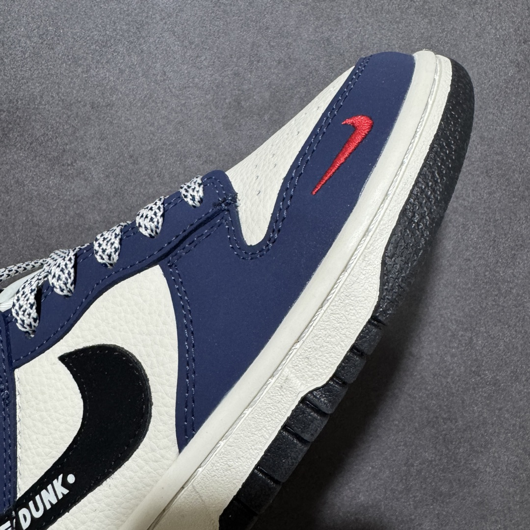 图片[5]-【定制版】Nike SB Dunk Low“UNDEFEATED——海军蓝”海军蓝与米白撞色拼接，复古街头感拉满 侧边迷你红勾+「NIKE DUNK」字样，细节暗藏辨识度，后跟五道杠标识，致敬经典联名血统。 ＃高端定制 低帮休闲板鞋 定制鞋盒 大厂纯原品质出货 超高清洁度 皮料切割干净无任何毛边 细节完美 货号：TX1688-019 尺码： 36 36.5 37.5 38 38.5 39 40 40.5 41 42 42.5 43 44 44.5 45-选品中心