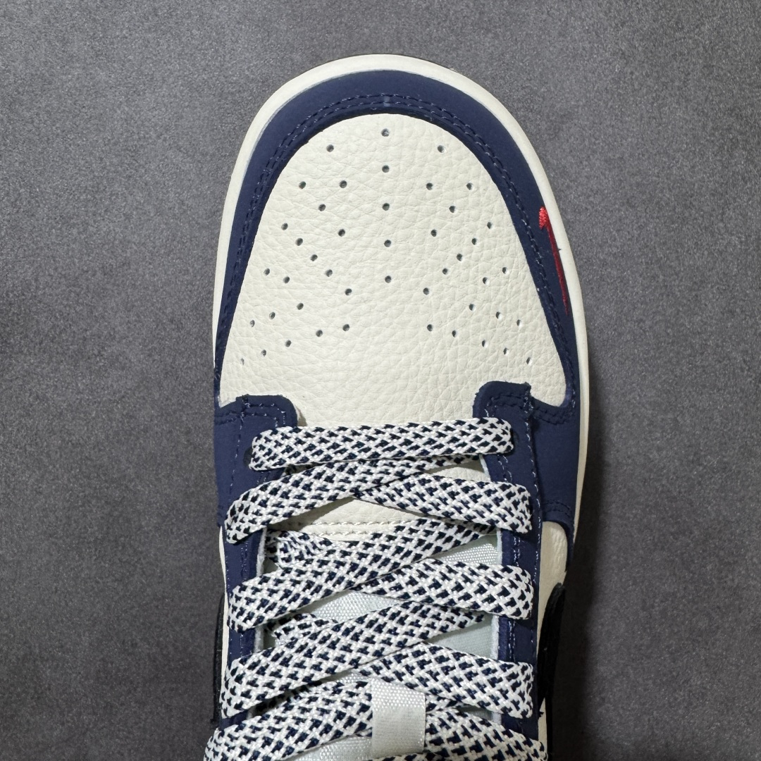 图片[8]-【定制版】Nike SB Dunk Low“UNDEFEATED——海军蓝”海军蓝与米白撞色拼接，复古街头感拉满 侧边迷你红勾+「NIKE DUNK」字样，细节暗藏辨识度，后跟五道杠标识，致敬经典联名血统。 ＃高端定制 低帮休闲板鞋 定制鞋盒 大厂纯原品质出货 超高清洁度 皮料切割干净无任何毛边 细节完美 货号：TX1688-019 尺码： 36 36.5 37.5 38 38.5 39 40 40.5 41 42 42.5 43 44 44.5 45-选品中心