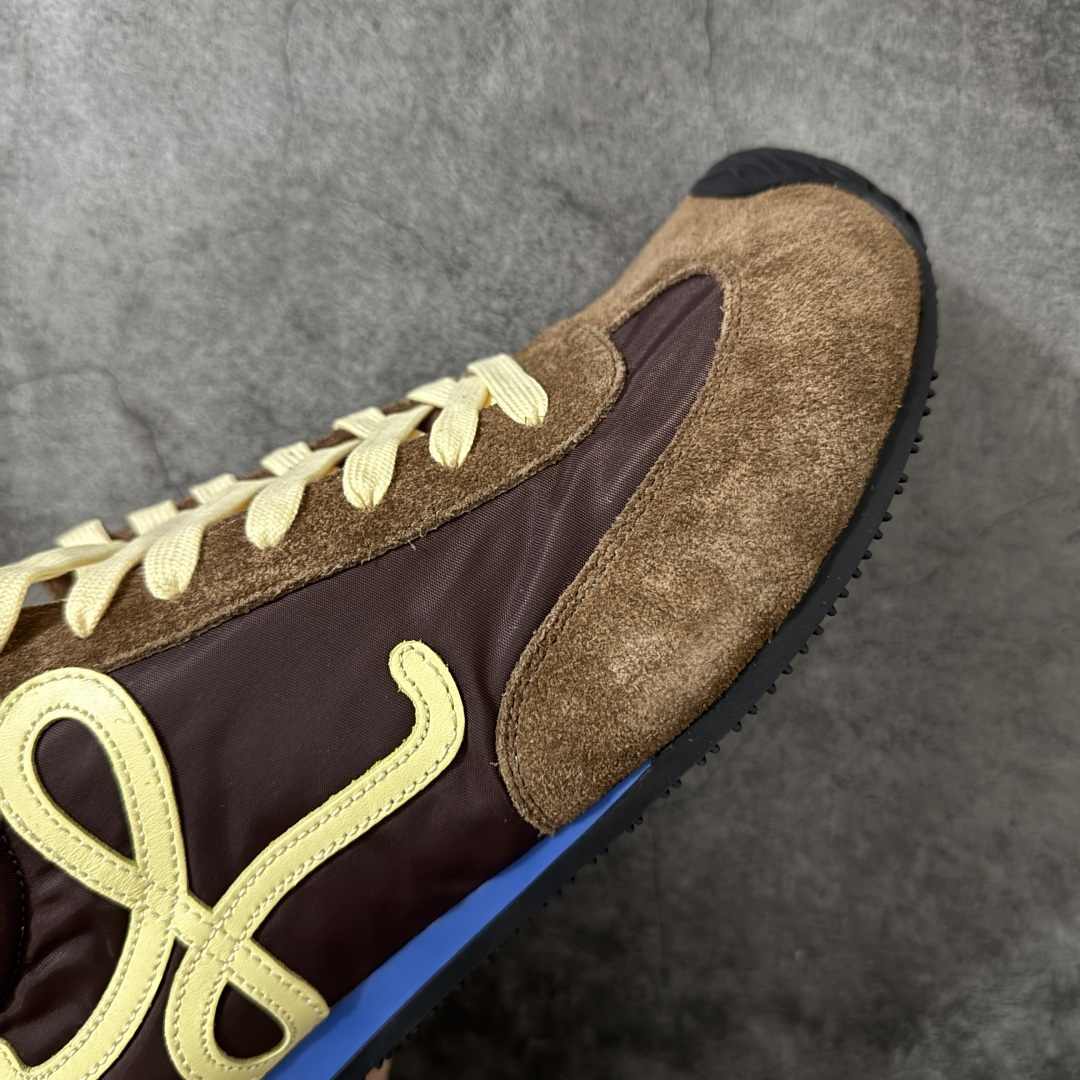 图片[6]-【YS纯原】顶级莞产 罗意威LOEWE 2025| Ballet Runner 2.0 新款芭蕾舞鞋 ✦ 原版不对称鞋头造型，LOEWE标志性设计 ✦超柔软轻便鞋底，波浪纹理橡胶外底延伸至鞋头 ✦升级柔软皮革内衬+鞋床，提供最大舒适感 ✦后跟3D注塑橡胶徽标，真皮+皮料混搭复古风格 ✦拼色拼接鞋面，隐藏式小内增高设计，新颖舒适 ✦进口麂皮/牛皮/原版布拼接，原版定制磨具组合大底 ✦零瑕疵工艺：无线头、无溢胶、无毛边 ✦原盒包装，杨幂等明星同款 尺码：35 36 37 38 39 40 41 42 43 44 45-选品中心