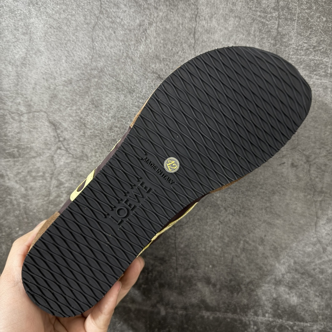 图片[9]-【YS纯原】顶级莞产 罗意威LOEWE 2025| Ballet Runner 2.0 新款芭蕾舞鞋 ✦ 原版不对称鞋头造型，LOEWE标志性设计 ✦超柔软轻便鞋底，波浪纹理橡胶外底延伸至鞋头 ✦升级柔软皮革内衬+鞋床，提供最大舒适感 ✦后跟3D注塑橡胶徽标，真皮+皮料混搭复古风格 ✦拼色拼接鞋面，隐藏式小内增高设计，新颖舒适 ✦进口麂皮/牛皮/原版布拼接，原版定制磨具组合大底 ✦零瑕疵工艺：无线头、无溢胶、无毛边 ✦原盒包装，杨幂等明星同款 尺码：35 36 37 38 39 40 41 42 43 44 45-选品中心