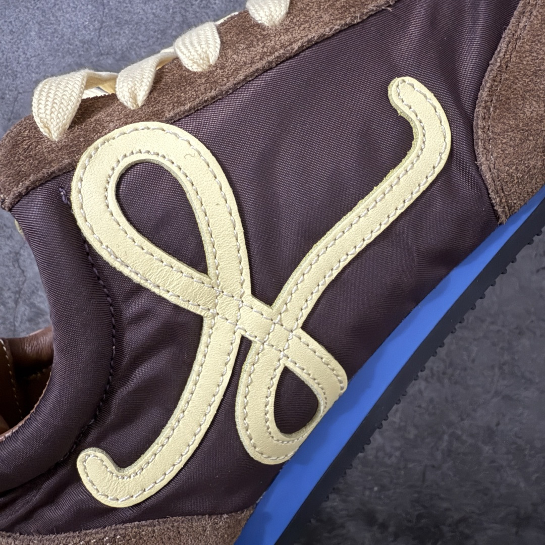 图片[3]-【YS纯原】顶级莞产 罗意威LOEWE 2025| Ballet Runner 2.0 新款芭蕾舞鞋 ✦ 原版不对称鞋头造型，LOEWE标志性设计 ✦超柔软轻便鞋底，波浪纹理橡胶外底延伸至鞋头 ✦升级柔软皮革内衬+鞋床，提供最大舒适感 ✦后跟3D注塑橡胶徽标，真皮+皮料混搭复古风格 ✦拼色拼接鞋面，隐藏式小内增高设计，新颖舒适 ✦进口麂皮/牛皮/原版布拼接，原版定制磨具组合大底 ✦零瑕疵工艺：无线头、无溢胶、无毛边 ✦原盒包装，杨幂等明星同款 尺码：35 36 37 38 39 40 41 42 43 44 45-选品中心