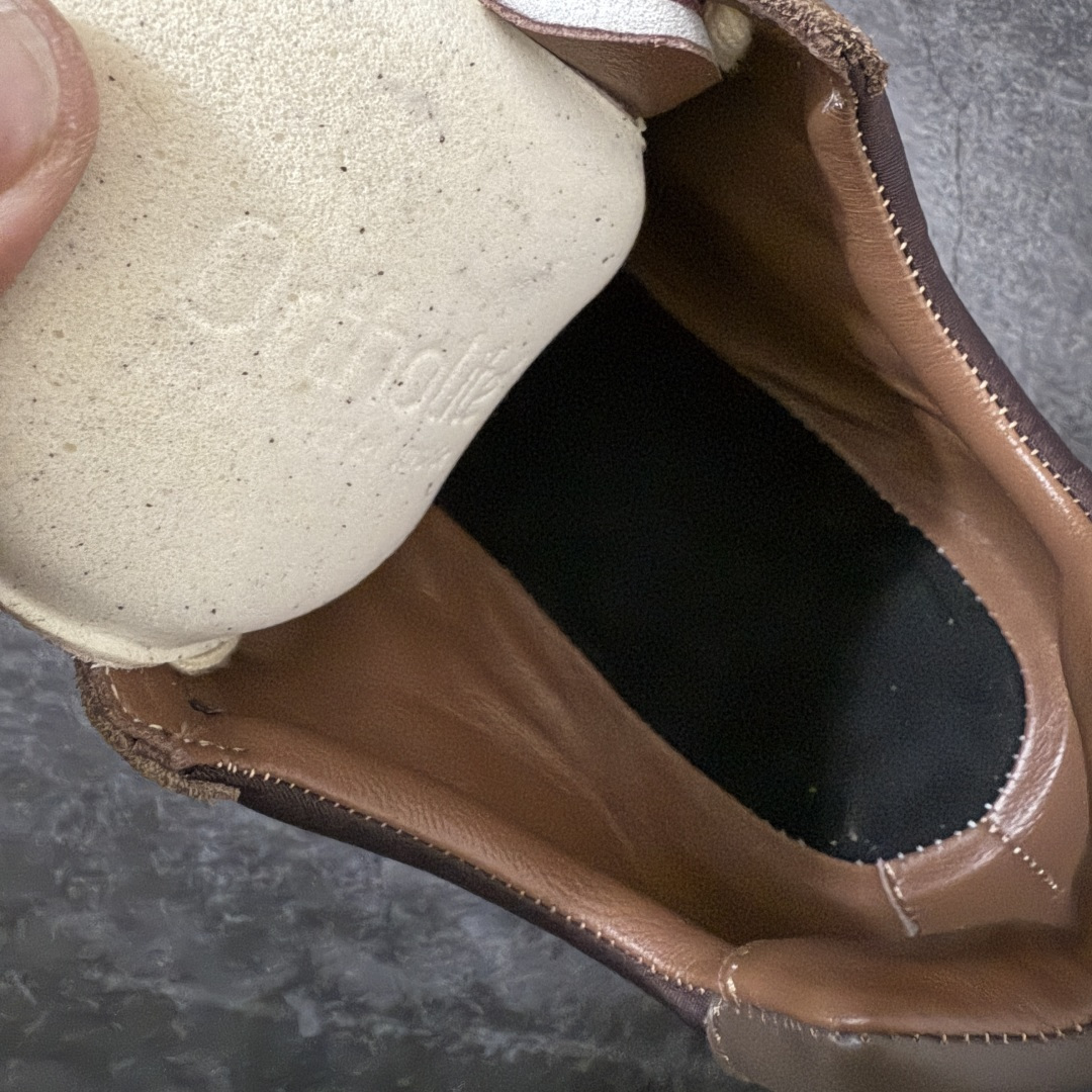 图片[9]-【YS纯原】顶级莞产 罗意威LOEWE 2025| Ballet Runner 2.0 新款芭蕾舞鞋 ✦ 原版不对称鞋头造型，LOEWE标志性设计 ✦超柔软轻便鞋底，波浪纹理橡胶外底延伸至鞋头 ✦升级柔软皮革内衬+鞋床，提供最大舒适感 ✦后跟3D注塑橡胶徽标，真皮+皮料混搭复古风格 ✦拼色拼接鞋面，隐藏式小内增高设计，新颖舒适 ✦进口麂皮/牛皮/原版布拼接，原版定制磨具组合大底 ✦零瑕疵工艺：无线头、无溢胶、无毛边 ✦原盒包装，杨幂等明星同款 尺码：35 36 37 38 39 40 41 42 43 44 45-选品中心