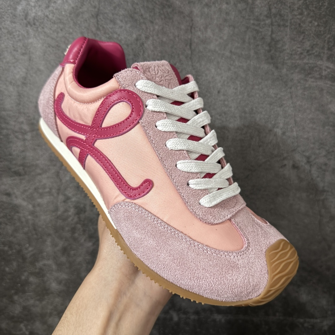 图片[3]-【YS纯原】顶级莞产 罗意威LOEWE 2025| Ballet Runner 2.0 新款芭蕾舞鞋 ✦ 原版不对称鞋头造型，LOEWE标志性设计 ✦超柔软轻便鞋底，波浪纹理橡胶外底延伸至鞋头 ✦升级柔软皮革内衬+鞋床，提供最大舒适感 ✦后跟3D注塑橡胶徽标，真皮+皮料混搭复古风格 ✦拼色拼接鞋面，隐藏式小内增高设计，新颖舒适 ✦进口麂皮/牛皮/原版布拼接，原版定制磨具组合大底 ✦零瑕疵工艺：无线头、无溢胶、无毛边 ✦原盒包装，杨幂等明星同款 尺码：35 36 37 38 39 40 41 42 43 44 45-选品中心