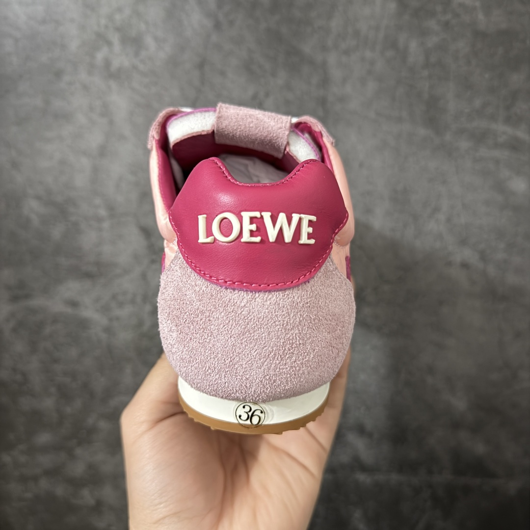 图片[4]-【YS纯原】顶级莞产 罗意威LOEWE 2025| Ballet Runner 2.0 新款芭蕾舞鞋 ✦ 原版不对称鞋头造型，LOEWE标志性设计 ✦超柔软轻便鞋底，波浪纹理橡胶外底延伸至鞋头 ✦升级柔软皮革内衬+鞋床，提供最大舒适感 ✦后跟3D注塑橡胶徽标，真皮+皮料混搭复古风格 ✦拼色拼接鞋面，隐藏式小内增高设计，新颖舒适 ✦进口麂皮/牛皮/原版布拼接，原版定制磨具组合大底 ✦零瑕疵工艺：无线头、无溢胶、无毛边 ✦原盒包装，杨幂等明星同款 尺码：35 36 37 38 39 40 41 42 43 44 45-选品中心