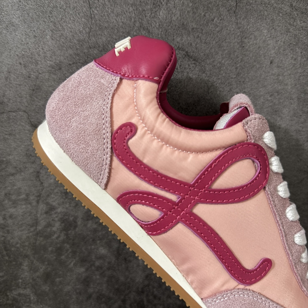 图片[7]-【YS纯原】顶级莞产 罗意威LOEWE 2025| Ballet Runner 2.0 新款芭蕾舞鞋 ✦ 原版不对称鞋头造型，LOEWE标志性设计 ✦超柔软轻便鞋底，波浪纹理橡胶外底延伸至鞋头 ✦升级柔软皮革内衬+鞋床，提供最大舒适感 ✦后跟3D注塑橡胶徽标，真皮+皮料混搭复古风格 ✦拼色拼接鞋面，隐藏式小内增高设计，新颖舒适 ✦进口麂皮/牛皮/原版布拼接，原版定制磨具组合大底 ✦零瑕疵工艺：无线头、无溢胶、无毛边 ✦原盒包装，杨幂等明星同款 尺码：35 36 37 38 39 40 41 42 43 44 45-选品中心