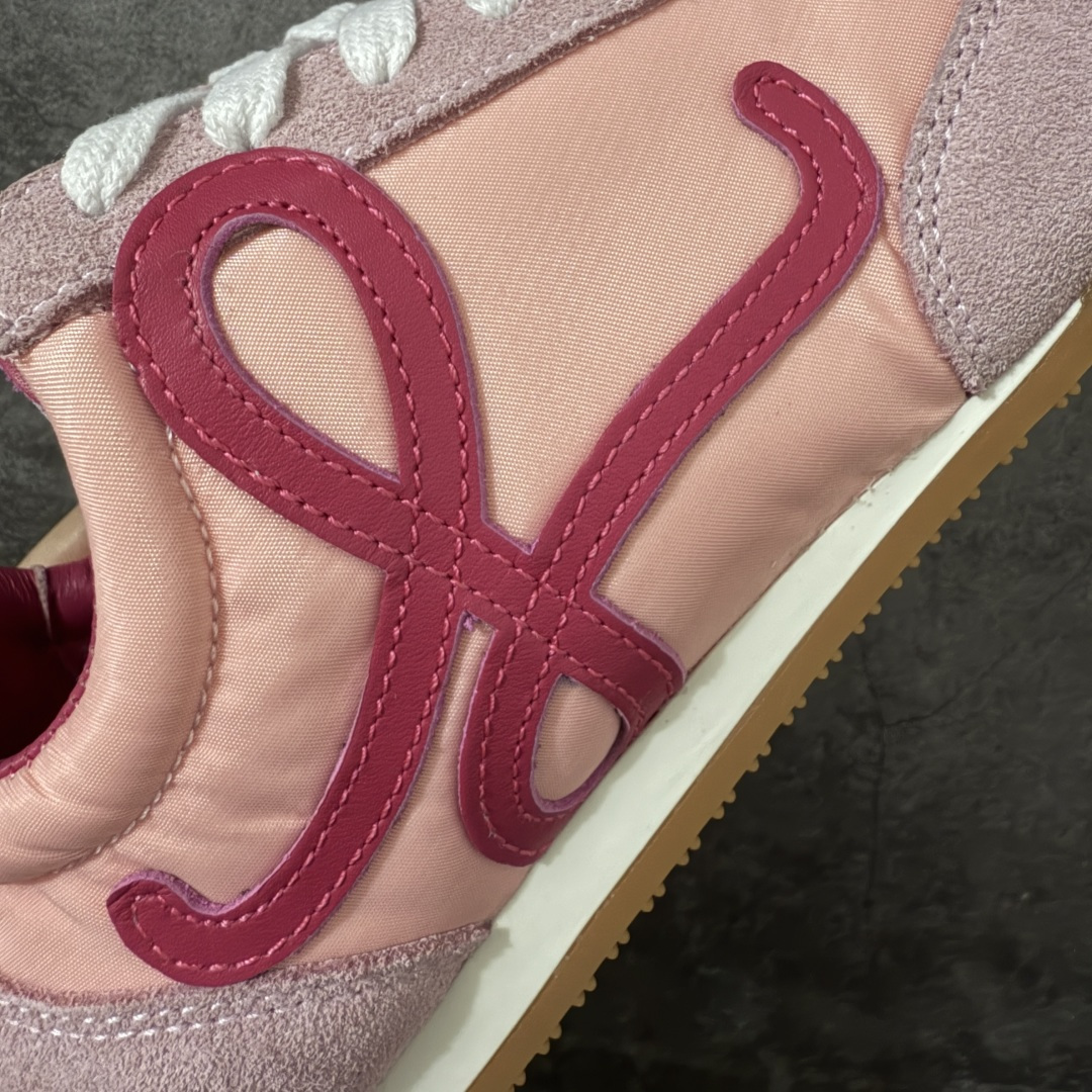 图片[3]-【YS纯原】顶级莞产 罗意威LOEWE 2025| Ballet Runner 2.0 新款芭蕾舞鞋 ✦ 原版不对称鞋头造型，LOEWE标志性设计 ✦超柔软轻便鞋底，波浪纹理橡胶外底延伸至鞋头 ✦升级柔软皮革内衬+鞋床，提供最大舒适感 ✦后跟3D注塑橡胶徽标，真皮+皮料混搭复古风格 ✦拼色拼接鞋面，隐藏式小内增高设计，新颖舒适 ✦进口麂皮/牛皮/原版布拼接，原版定制磨具组合大底 ✦零瑕疵工艺：无线头、无溢胶、无毛边 ✦原盒包装，杨幂等明星同款 尺码：35 36 37 38 39 40 41 42 43 44 45-选品中心