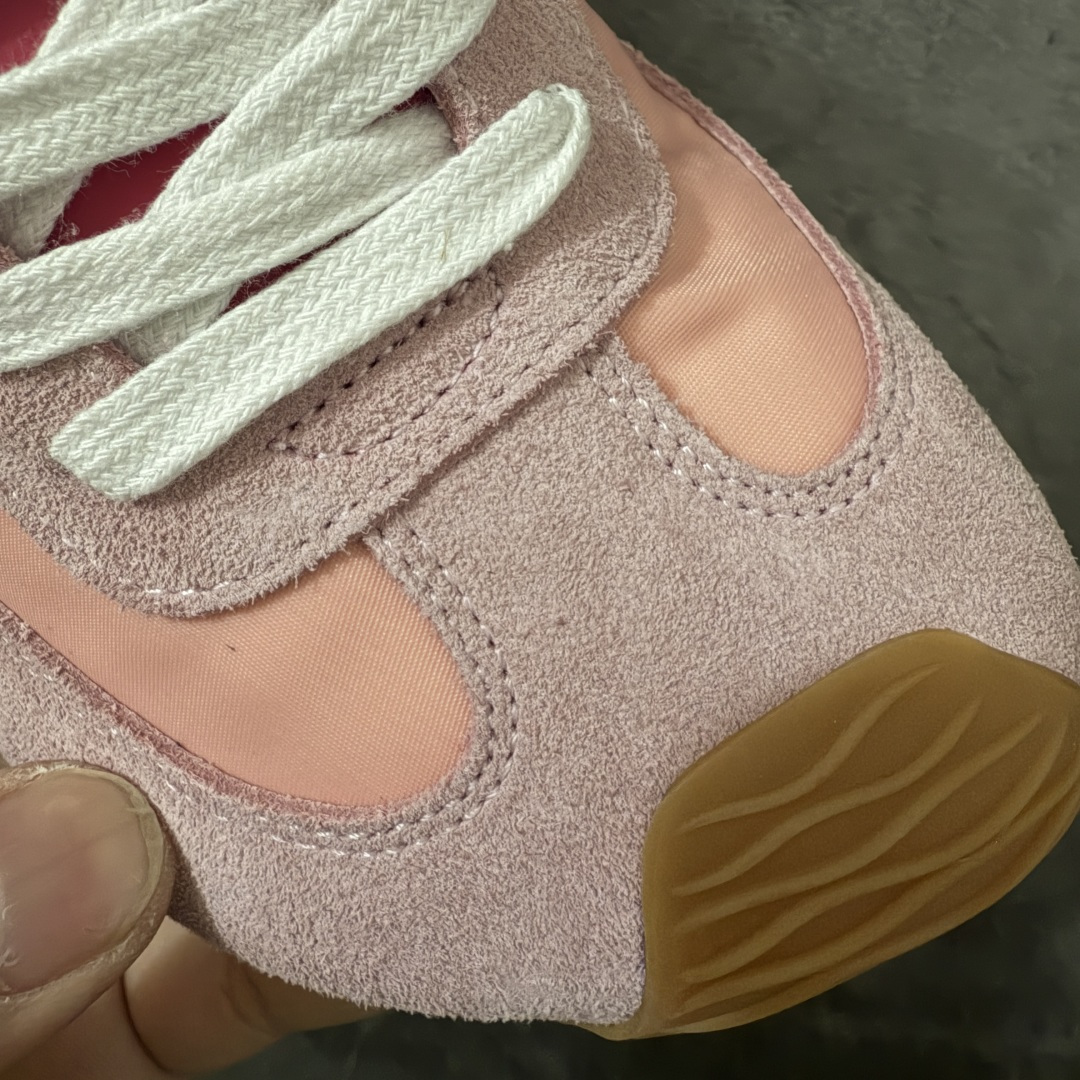 图片[4]-【YS纯原】顶级莞产 罗意威LOEWE 2025| Ballet Runner 2.0 新款芭蕾舞鞋 ✦ 原版不对称鞋头造型，LOEWE标志性设计 ✦超柔软轻便鞋底，波浪纹理橡胶外底延伸至鞋头 ✦升级柔软皮革内衬+鞋床，提供最大舒适感 ✦后跟3D注塑橡胶徽标，真皮+皮料混搭复古风格 ✦拼色拼接鞋面，隐藏式小内增高设计，新颖舒适 ✦进口麂皮/牛皮/原版布拼接，原版定制磨具组合大底 ✦零瑕疵工艺：无线头、无溢胶、无毛边 ✦原盒包装，杨幂等明星同款 尺码：35 36 37 38 39 40 41 42 43 44 45-选品中心