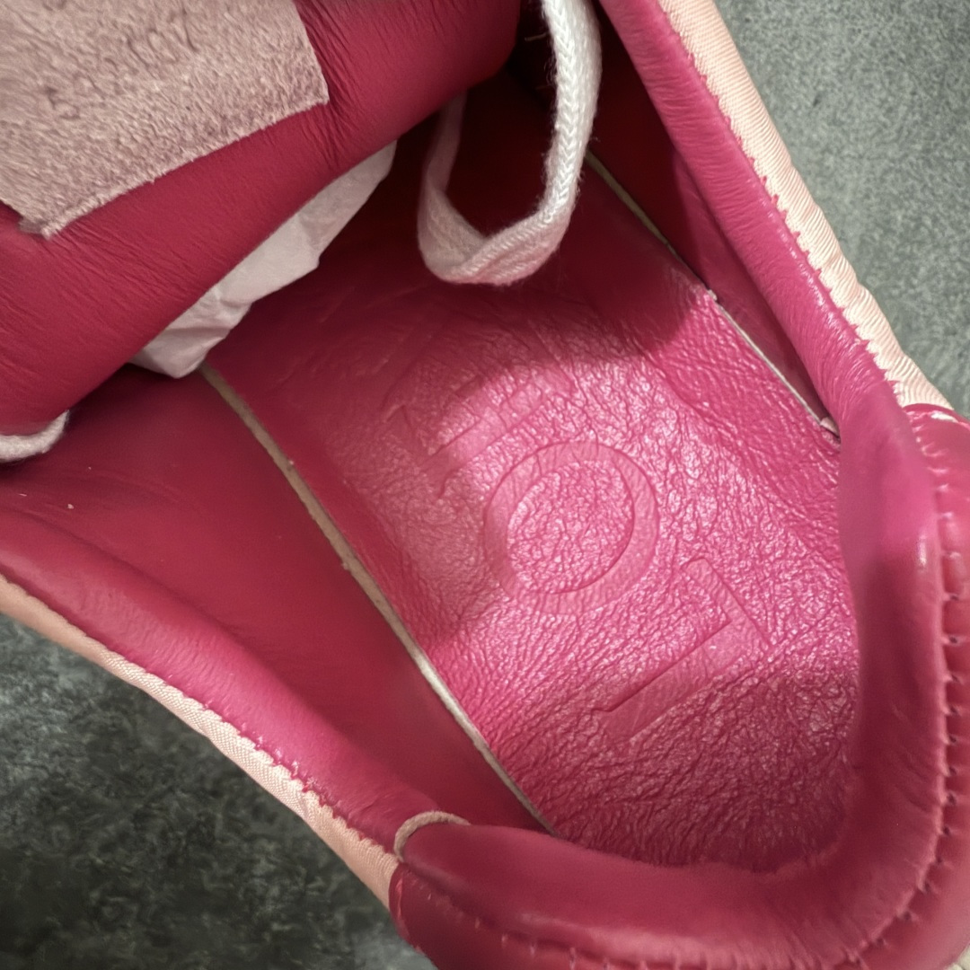 图片[8]-【YS纯原】顶级莞产 罗意威LOEWE 2025| Ballet Runner 2.0 新款芭蕾舞鞋 ✦ 原版不对称鞋头造型，LOEWE标志性设计 ✦超柔软轻便鞋底，波浪纹理橡胶外底延伸至鞋头 ✦升级柔软皮革内衬+鞋床，提供最大舒适感 ✦后跟3D注塑橡胶徽标，真皮+皮料混搭复古风格 ✦拼色拼接鞋面，隐藏式小内增高设计，新颖舒适 ✦进口麂皮/牛皮/原版布拼接，原版定制磨具组合大底 ✦零瑕疵工艺：无线头、无溢胶、无毛边 ✦原盒包装，杨幂等明星同款 尺码：35 36 37 38 39 40 41 42 43 44 45-选品中心