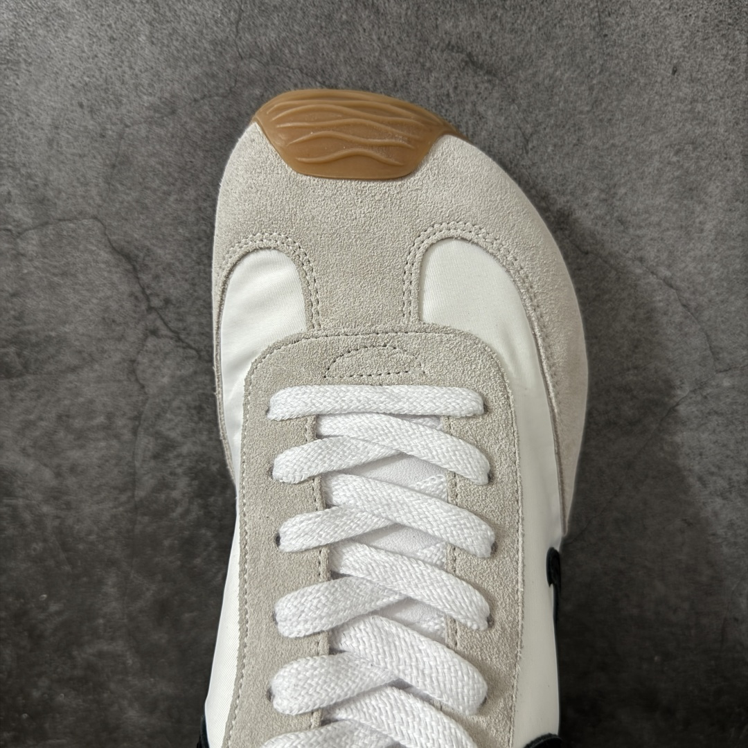 图片[5]-【YS纯原】顶级莞产 罗意威LOEWE 2025| Ballet Runner 2.0 新款芭蕾舞鞋 ✦ 原版不对称鞋头造型，LOEWE标志性设计 ✦超柔软轻便鞋底，波浪纹理橡胶外底延伸至鞋头 ✦升级柔软皮革内衬+鞋床，提供最大舒适感 ✦后跟3D注塑橡胶徽标，真皮+皮料混搭复古风格 ✦拼色拼接鞋面，隐藏式小内增高设计，新颖舒适 ✦进口麂皮/牛皮/原版布拼接，原版定制磨具组合大底 ✦零瑕疵工艺：无线头、无溢胶、无毛边 ✦原盒包装，杨幂等明星同款 尺码：35 36 37 38 39 40 41 42 43 44 45-选品中心