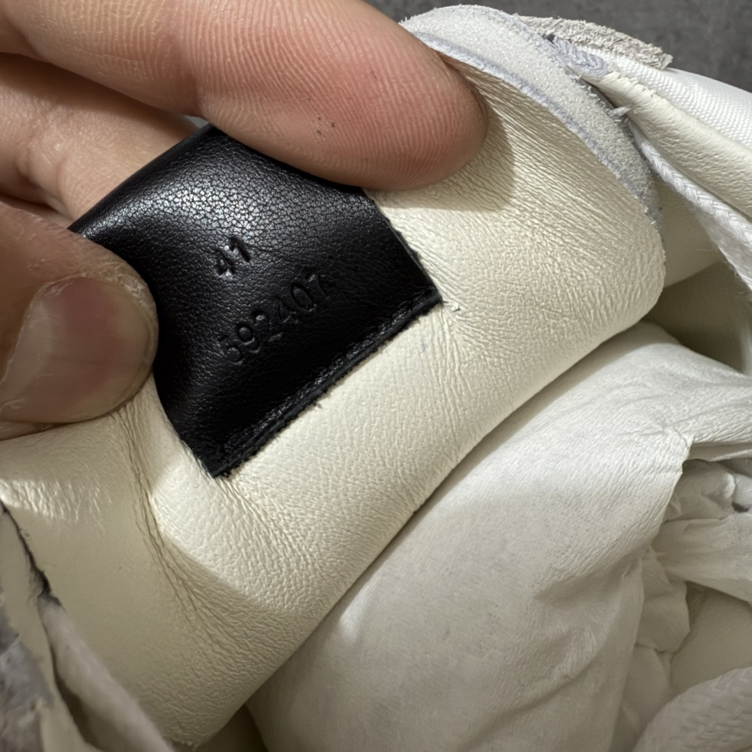 图片[6]-【YS纯原】顶级莞产 罗意威LOEWE 2025| Ballet Runner 2.0 新款芭蕾舞鞋 ✦ 原版不对称鞋头造型，LOEWE标志性设计 ✦超柔软轻便鞋底，波浪纹理橡胶外底延伸至鞋头 ✦升级柔软皮革内衬+鞋床，提供最大舒适感 ✦后跟3D注塑橡胶徽标，真皮+皮料混搭复古风格 ✦拼色拼接鞋面，隐藏式小内增高设计，新颖舒适 ✦进口麂皮/牛皮/原版布拼接，原版定制磨具组合大底 ✦零瑕疵工艺：无线头、无溢胶、无毛边 ✦原盒包装，杨幂等明星同款 尺码：35 36 37 38 39 40 41 42 43 44 45-选品中心