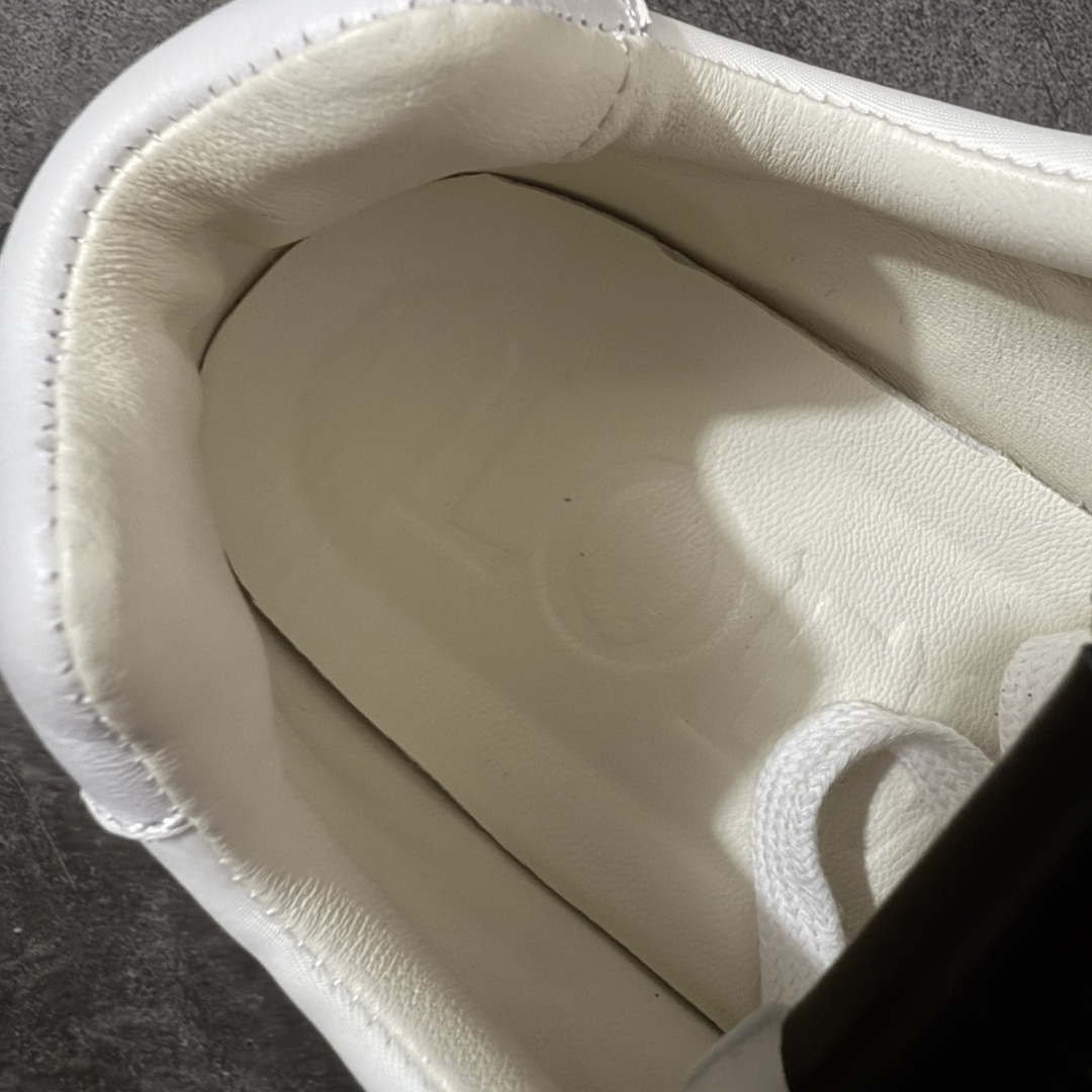 图片[7]-【YS纯原】顶级莞产 罗意威LOEWE 2025| Ballet Runner 2.0 新款芭蕾舞鞋 ✦ 原版不对称鞋头造型，LOEWE标志性设计 ✦超柔软轻便鞋底，波浪纹理橡胶外底延伸至鞋头 ✦升级柔软皮革内衬+鞋床，提供最大舒适感 ✦后跟3D注塑橡胶徽标，真皮+皮料混搭复古风格 ✦拼色拼接鞋面，隐藏式小内增高设计，新颖舒适 ✦进口麂皮/牛皮/原版布拼接，原版定制磨具组合大底 ✦零瑕疵工艺：无线头、无溢胶、无毛边 ✦原盒包装，杨幂等明星同款 尺码：35 36 37 38 39 40 41 42 43 44 45-选品中心