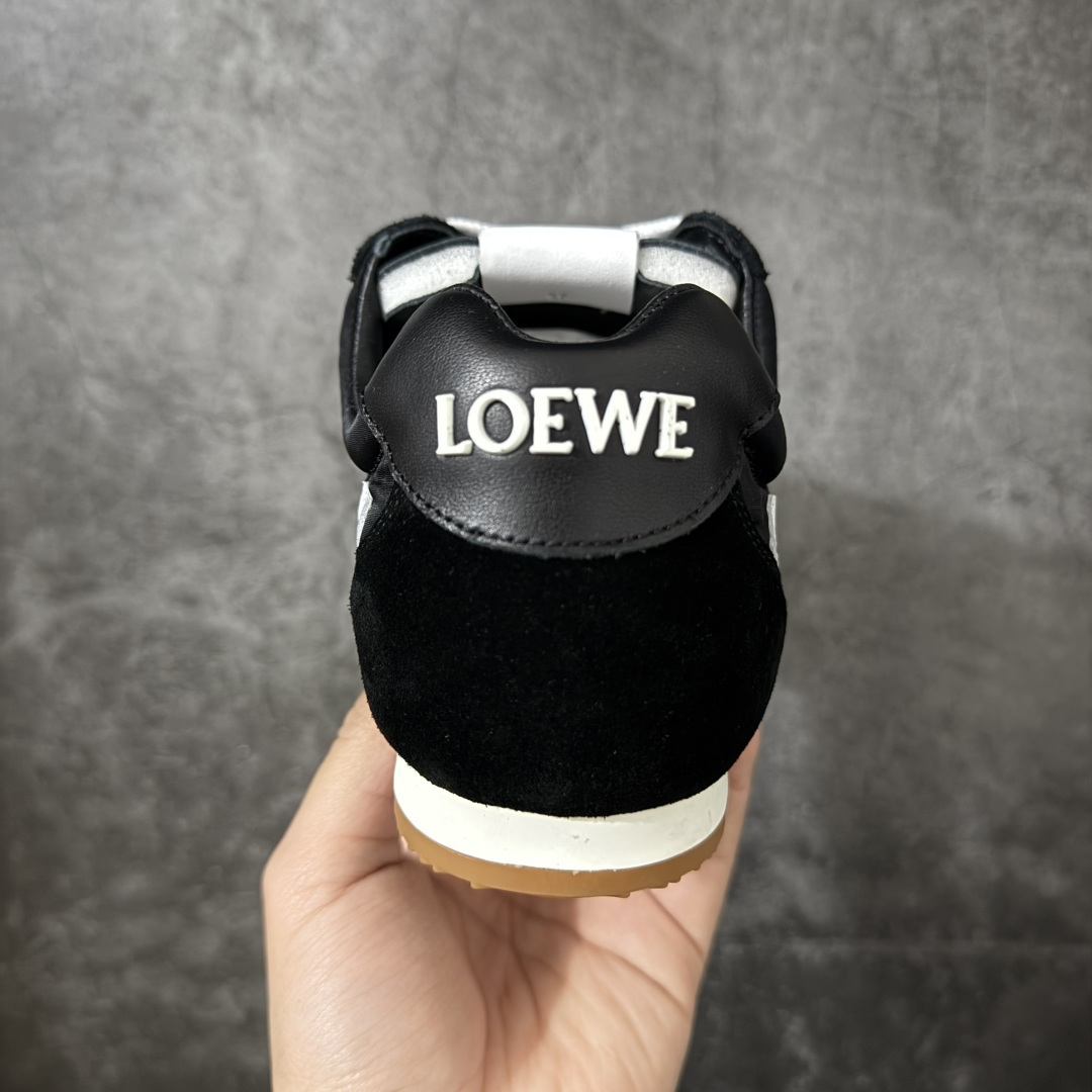 图片[4]-【YS纯原】顶级莞产 罗意威LOEWE 2025| Ballet Runner 2.0 新款芭蕾舞鞋 ✦ 原版不对称鞋头造型，LOEWE标志性设计 ✦超柔软轻便鞋底，波浪纹理橡胶外底延伸至鞋头 ✦升级柔软皮革内衬+鞋床，提供最大舒适感 ✦后跟3D注塑橡胶徽标，真皮+皮料混搭复古风格 ✦拼色拼接鞋面，隐藏式小内增高设计，新颖舒适 ✦进口麂皮/牛皮/原版布拼接，原版定制磨具组合大底 ✦零瑕疵工艺：无线头、无溢胶、无毛边 ✦原盒包装，杨幂等明星同款 尺码：35 36 37 38 39 40 41 42 43 44 45-选品中心