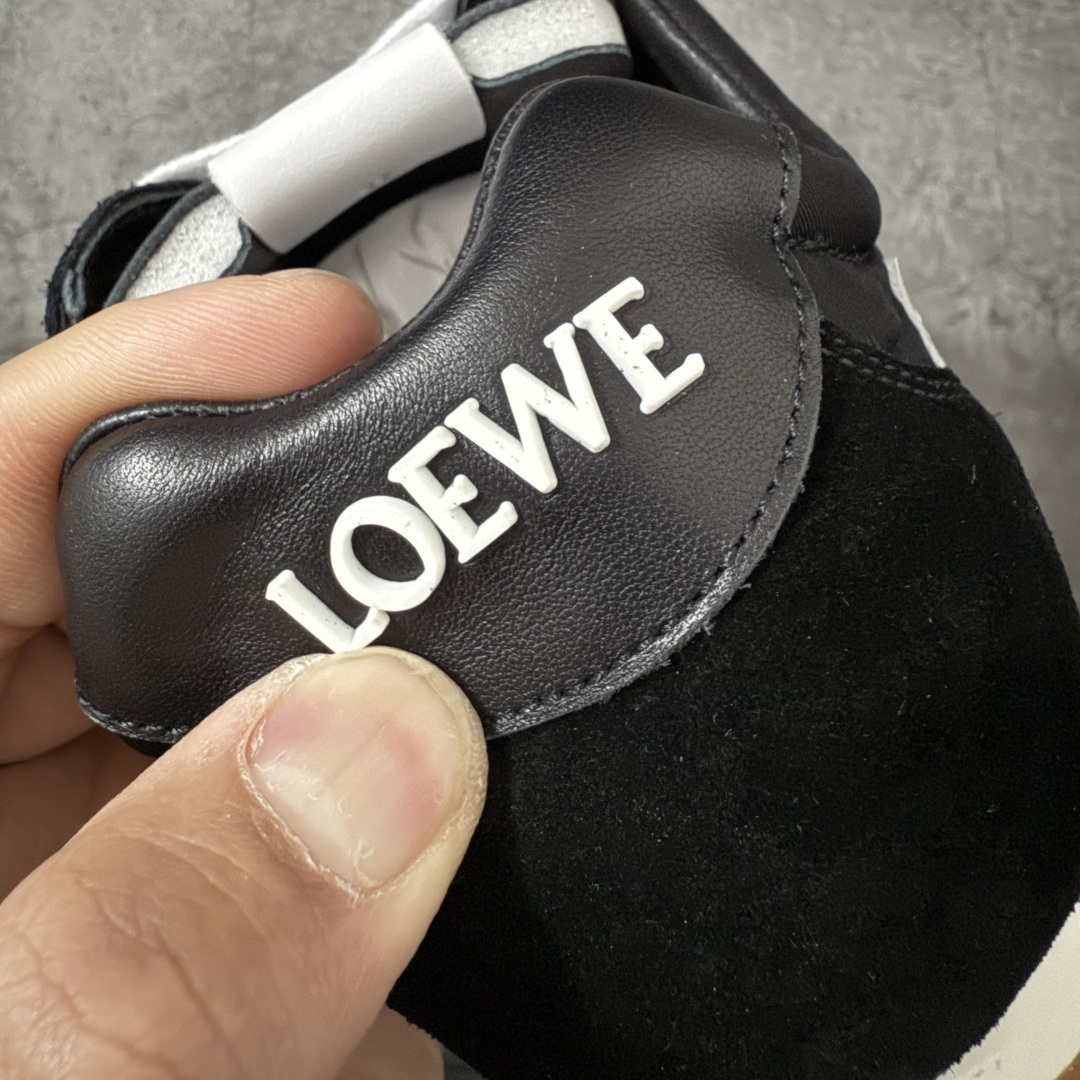 图片[2]-【YS纯原】顶级莞产 罗意威LOEWE 2025| Ballet Runner 2.0 新款芭蕾舞鞋 ✦ 原版不对称鞋头造型，LOEWE标志性设计 ✦超柔软轻便鞋底，波浪纹理橡胶外底延伸至鞋头 ✦升级柔软皮革内衬+鞋床，提供最大舒适感 ✦后跟3D注塑橡胶徽标，真皮+皮料混搭复古风格 ✦拼色拼接鞋面，隐藏式小内增高设计，新颖舒适 ✦进口麂皮/牛皮/原版布拼接，原版定制磨具组合大底 ✦零瑕疵工艺：无线头、无溢胶、无毛边 ✦原盒包装，杨幂等明星同款 尺码：35 36 37 38 39 40 41 42 43 44 45-选品中心