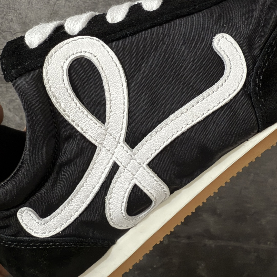 图片[3]-【YS纯原】顶级莞产 罗意威LOEWE 2025| Ballet Runner 2.0 新款芭蕾舞鞋 ✦ 原版不对称鞋头造型，LOEWE标志性设计 ✦超柔软轻便鞋底，波浪纹理橡胶外底延伸至鞋头 ✦升级柔软皮革内衬+鞋床，提供最大舒适感 ✦后跟3D注塑橡胶徽标，真皮+皮料混搭复古风格 ✦拼色拼接鞋面，隐藏式小内增高设计，新颖舒适 ✦进口麂皮/牛皮/原版布拼接，原版定制磨具组合大底 ✦零瑕疵工艺：无线头、无溢胶、无毛边 ✦原盒包装，杨幂等明星同款 尺码：35 36 37 38 39 40 41 42 43 44 45-选品中心