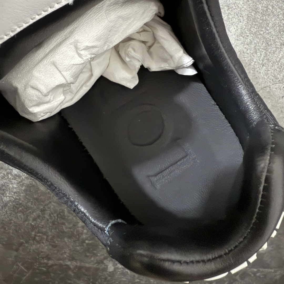 图片[7]-【YS纯原】顶级莞产 罗意威LOEWE 2025| Ballet Runner 2.0 新款芭蕾舞鞋 ✦ 原版不对称鞋头造型，LOEWE标志性设计 ✦超柔软轻便鞋底，波浪纹理橡胶外底延伸至鞋头 ✦升级柔软皮革内衬+鞋床，提供最大舒适感 ✦后跟3D注塑橡胶徽标，真皮+皮料混搭复古风格 ✦拼色拼接鞋面，隐藏式小内增高设计，新颖舒适 ✦进口麂皮/牛皮/原版布拼接，原版定制磨具组合大底 ✦零瑕疵工艺：无线头、无溢胶、无毛边 ✦原盒包装，杨幂等明星同款 尺码：35 36 37 38 39 40 41 42 43 44 45-选品中心