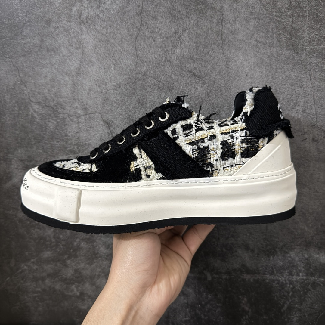 图片[2]-【莞产纯原】xVESSEL 黑尾德训鞋 熊猫黑白 解构 尺码35-45 吴建豪情侣款厚底板鞋 实拍如图 所见即所得 谨防混卖 重塑爆火牛轧糖与经典德训鞋型 将T头设计融入牛轧糖鞋型 ●广东最大工厂代工出品 ● 进口皮料原版牛皮内里 ●4cm厚底增高 原版乳胶鞋垫 ●原标原盒 官方全套配件 ●货号：F24X66B ●尺码：35 36 37 38 39 40 41 42 43 44 45-选品中心