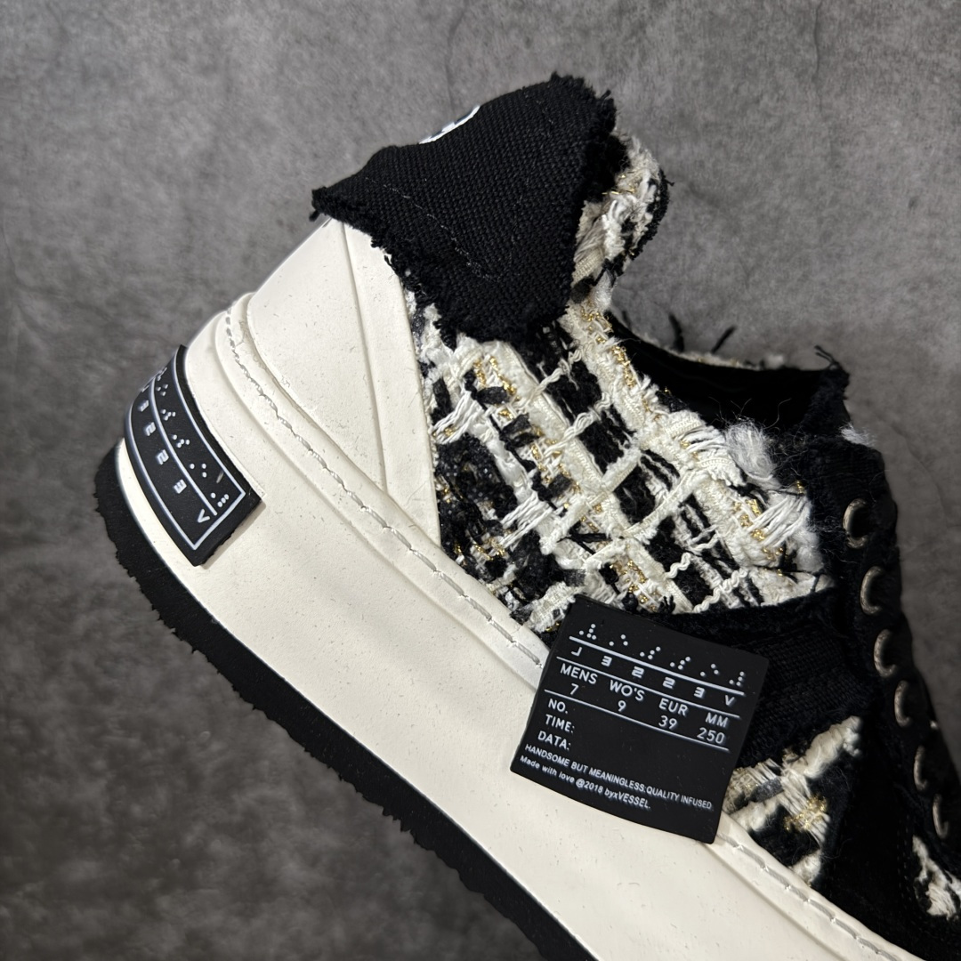 图片[7]-【莞产纯原】xVESSEL 黑尾德训鞋 熊猫黑白 解构 尺码35-45 吴建豪情侣款厚底板鞋 实拍如图 所见即所得 谨防混卖 重塑爆火牛轧糖与经典德训鞋型 将T头设计融入牛轧糖鞋型 ●广东最大工厂代工出品 ● 进口皮料原版牛皮内里 ●4cm厚底增高 原版乳胶鞋垫 ●原标原盒 官方全套配件 ●货号：F24X66B ●尺码：35 36 37 38 39 40 41 42 43 44 45-选品中心