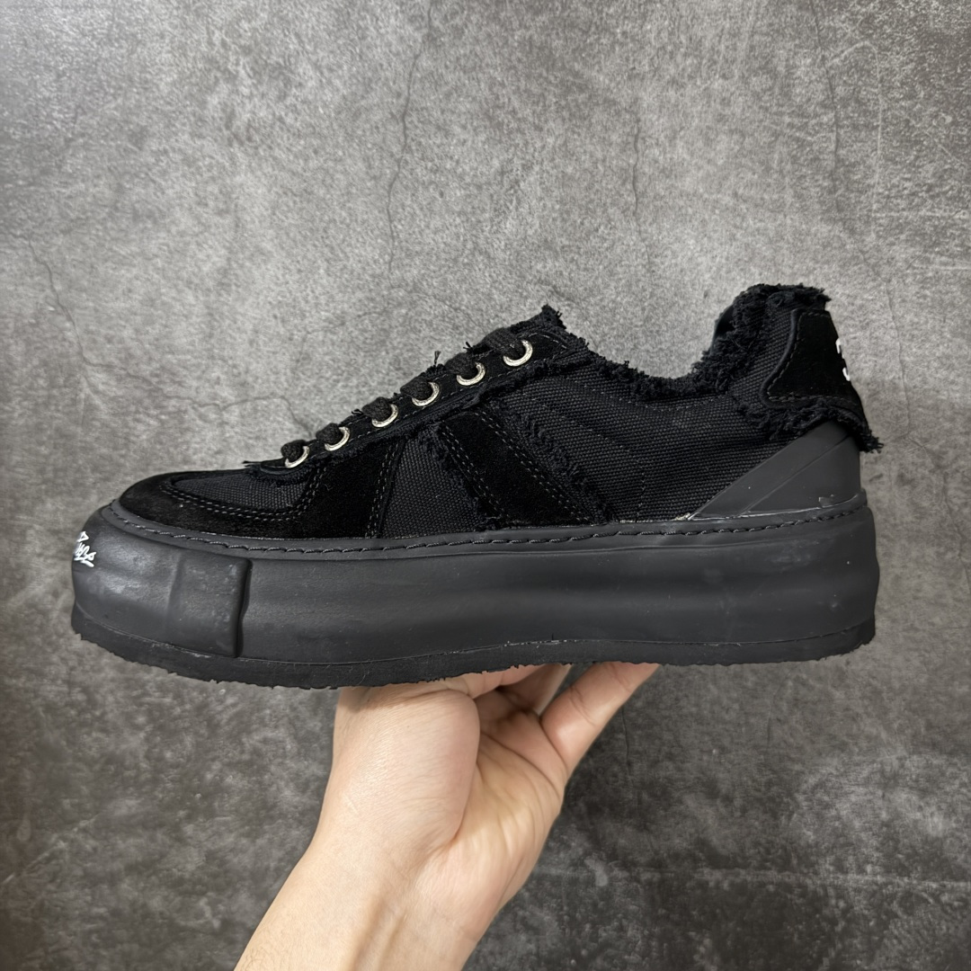 图片[2]-【莞产纯原】xVESSEL 黑尾德训鞋 熊猫黑白 解构 尺码35-45 吴建豪情侣款厚底板鞋 实拍如图 所见即所得 谨防混卖 重塑爆火牛轧糖与经典德训鞋型 将T头设计融入牛轧糖鞋型 ●广东最大工厂代工出品 ● 进口皮料原版牛皮内里 ●4cm厚底增高 原版乳胶鞋垫 ●原标原盒 官方全套配件 ●货号：F24X66B ●尺码：35 36 37 38 39 40 41 42 43 44 45-选品中心