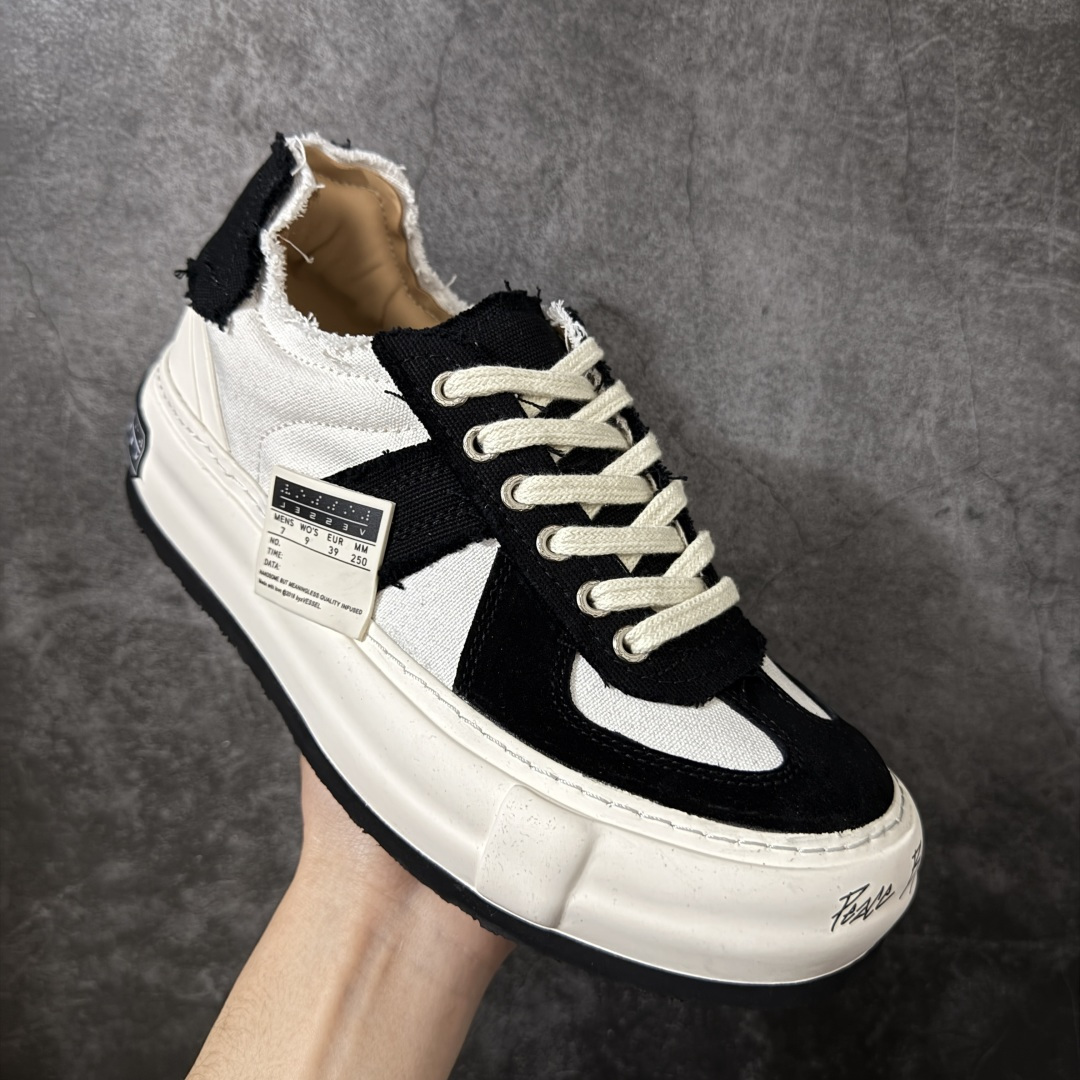 图片[3]-【莞产纯原】xVESSEL 黑尾德训鞋 熊猫黑白 解构 尺码35-45 吴建豪情侣款厚底板鞋 实拍如图 所见即所得 谨防混卖 重塑爆火牛轧糖与经典德训鞋型 将T头设计融入牛轧糖鞋型 ●广东最大工厂代工出品 ● 进口皮料原版牛皮内里 ●4cm厚底增高 原版乳胶鞋垫 ●原标原盒 官方全套配件 ●货号：F24X66B ●尺码：35 36 37 38 39 40 41 42 43 44 45-选品中心