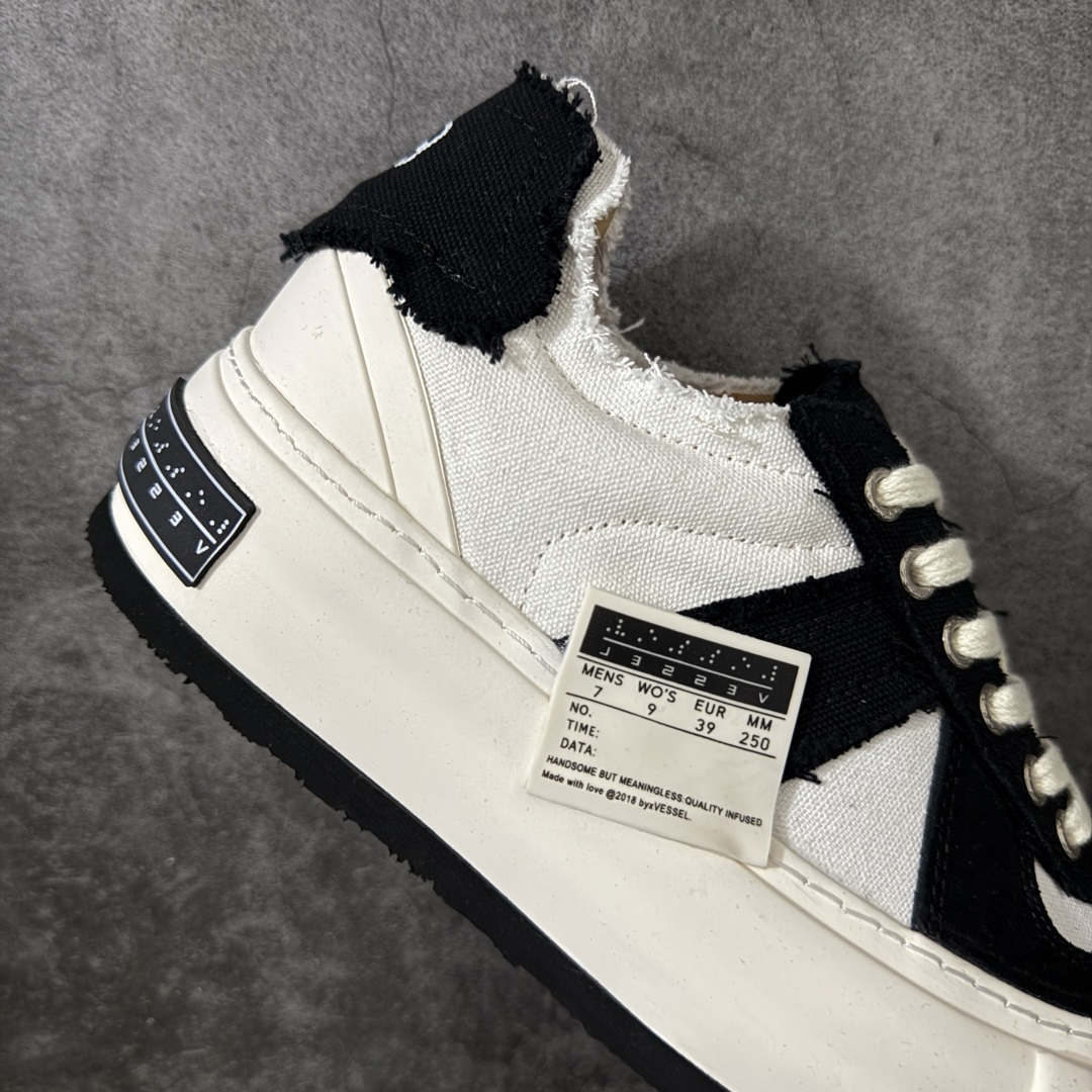 图片[7]-【莞产纯原】xVESSEL 黑尾德训鞋 熊猫黑白 解构 尺码35-45 吴建豪情侣款厚底板鞋 实拍如图 所见即所得 谨防混卖 重塑爆火牛轧糖与经典德训鞋型 将T头设计融入牛轧糖鞋型 ●广东最大工厂代工出品 ● 进口皮料原版牛皮内里 ●4cm厚底增高 原版乳胶鞋垫 ●原标原盒 官方全套配件 ●货号：F24X66B ●尺码：35 36 37 38 39 40 41 42 43 44 45-选品中心
