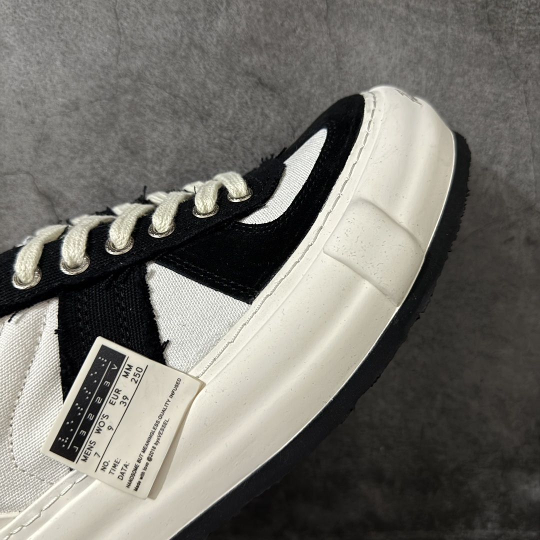 图片[6]-【莞产纯原】xVESSEL 黑尾德训鞋 熊猫黑白 解构 尺码35-45 吴建豪情侣款厚底板鞋 实拍如图 所见即所得 谨防混卖 重塑爆火牛轧糖与经典德训鞋型 将T头设计融入牛轧糖鞋型 ●广东最大工厂代工出品 ● 进口皮料原版牛皮内里 ●4cm厚底增高 原版乳胶鞋垫 ●原标原盒 官方全套配件 ●货号：F24X66B ●尺码：35 36 37 38 39 40 41 42 43 44 45-选品中心