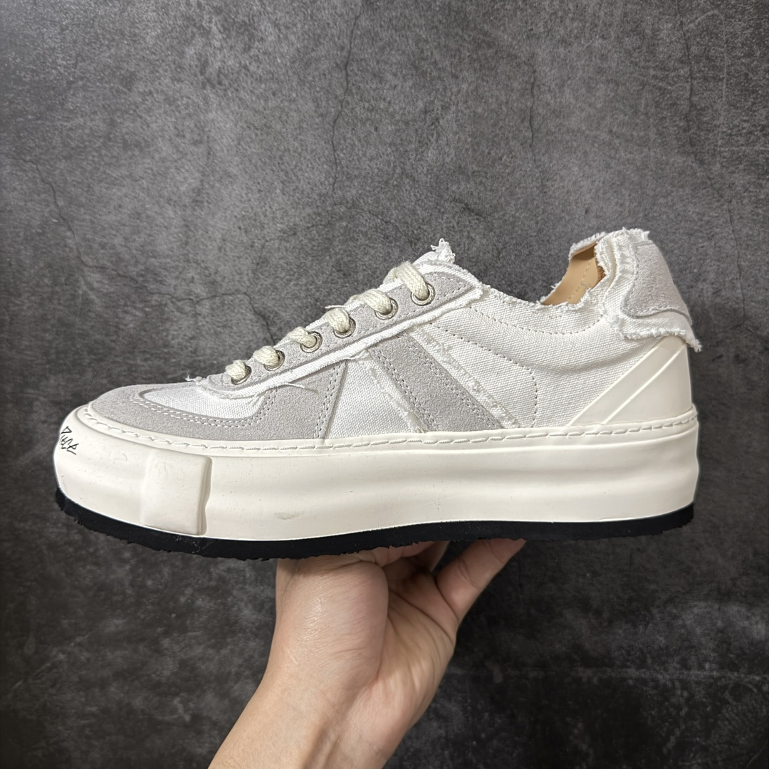 图片[2]-【莞产纯原】xVESSEL 黑尾德训鞋 熊猫黑白 解构 尺码35-45 吴建豪情侣款厚底板鞋 实拍如图 所见即所得 谨防混卖 重塑爆火牛轧糖与经典德训鞋型 将T头设计融入牛轧糖鞋型 ●广东最大工厂代工出品 ● 进口皮料原版牛皮内里 ●4cm厚底增高 原版乳胶鞋垫 ●原标原盒 官方全套配件 ●货号：F24X66B ●尺码：35 36 37 38 39 40 41 42 43 44 45-选品中心