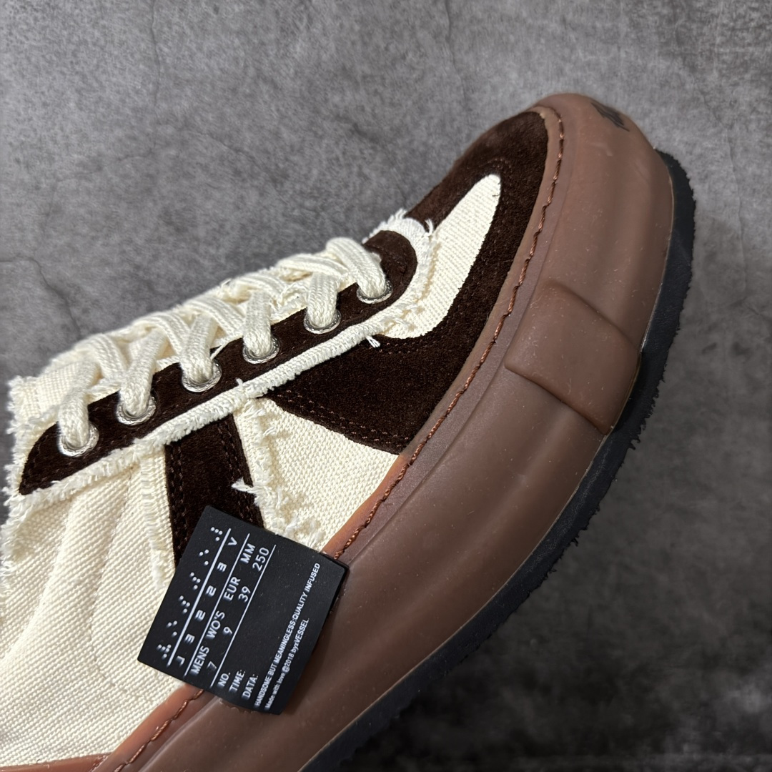 图片[6]-【莞产纯原】xVESSEL 黑尾德训鞋 熊猫黑白 解构 尺码35-45 吴建豪情侣款厚底板鞋 实拍如图 所见即所得 谨防混卖 重塑爆火牛轧糖与经典德训鞋型 将T头设计融入牛轧糖鞋型 ●广东最大工厂代工出品 ● 进口皮料原版牛皮内里 ●4cm厚底增高 原版乳胶鞋垫 ●原标原盒 官方全套配件 ●货号：F24X66B ●尺码：35 36 37 38 39 40 41 42 43 44 45-选品中心