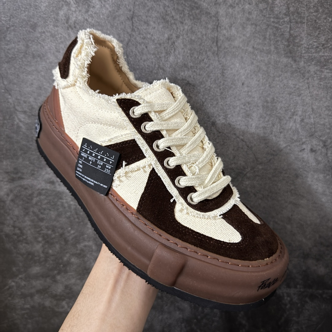 图片[3]-【莞产纯原】xVESSEL 黑尾德训鞋 熊猫黑白 解构 尺码35-45 吴建豪情侣款厚底板鞋 实拍如图 所见即所得 谨防混卖 重塑爆火牛轧糖与经典德训鞋型 将T头设计融入牛轧糖鞋型 ●广东最大工厂代工出品 ● 进口皮料原版牛皮内里 ●4cm厚底增高 原版乳胶鞋垫 ●原标原盒 官方全套配件 ●货号：F24X66B ●尺码：35 36 37 38 39 40 41 42 43 44 45-选品中心